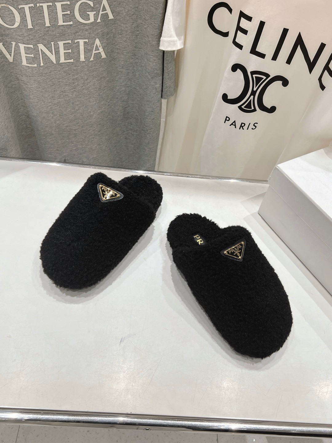 高版本出厂 Prada*普拉达F029 2025ss秋冬新款居家半包羊毛拖鞋毛毛鞋✨闪亮登场✨时尚大方的