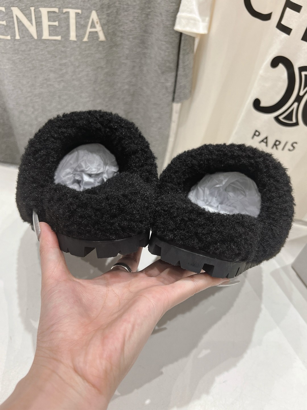 高版本出厂 Prada*普拉达F029 2025ss秋冬新款居家半包羊毛拖鞋毛毛鞋✨闪亮登场✨时尚大方的