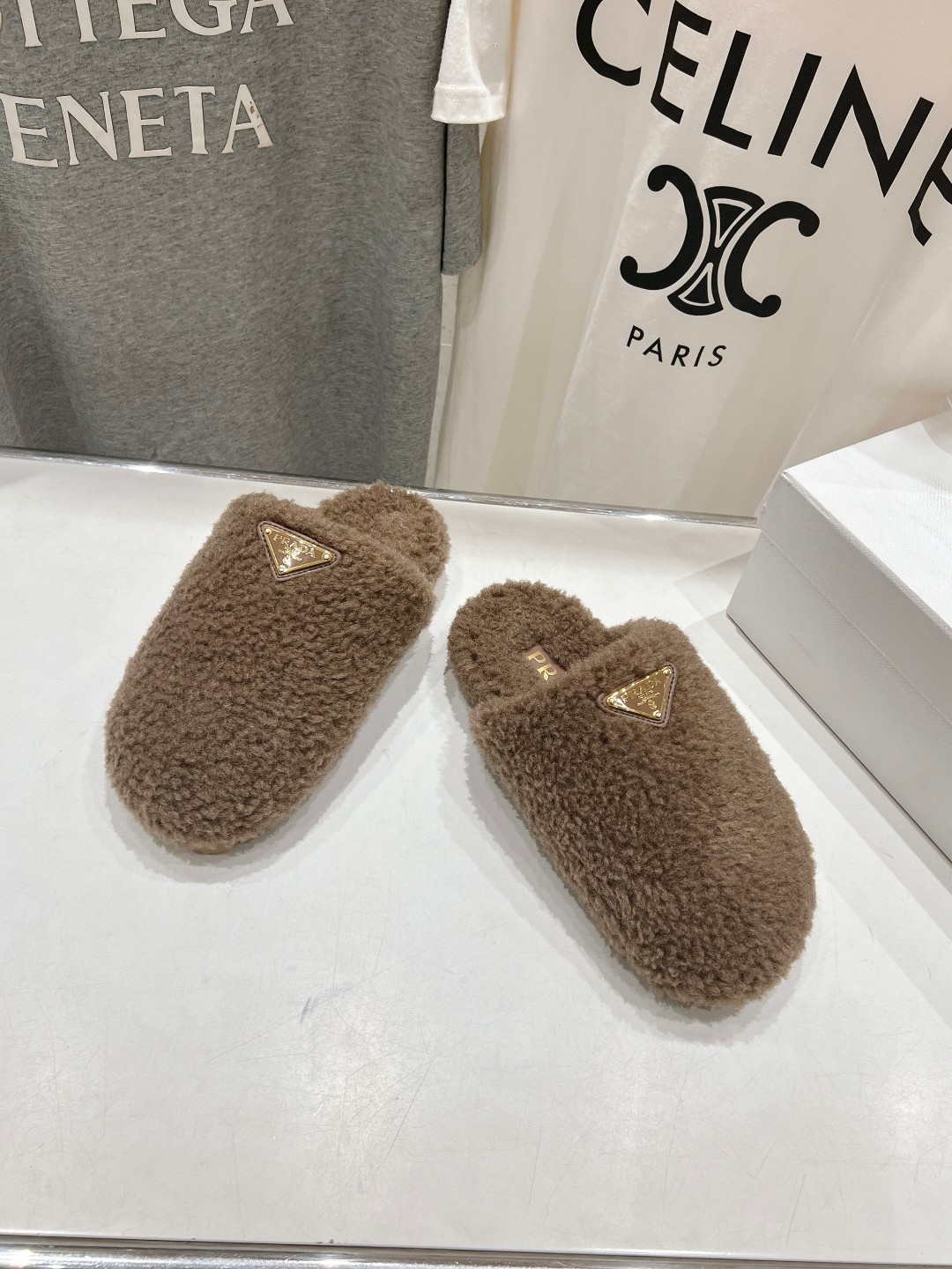 高版本出厂 Prada*普拉达F029 2025ss秋冬新款居家半包羊毛拖鞋毛毛鞋✨闪亮登场✨时尚大方的