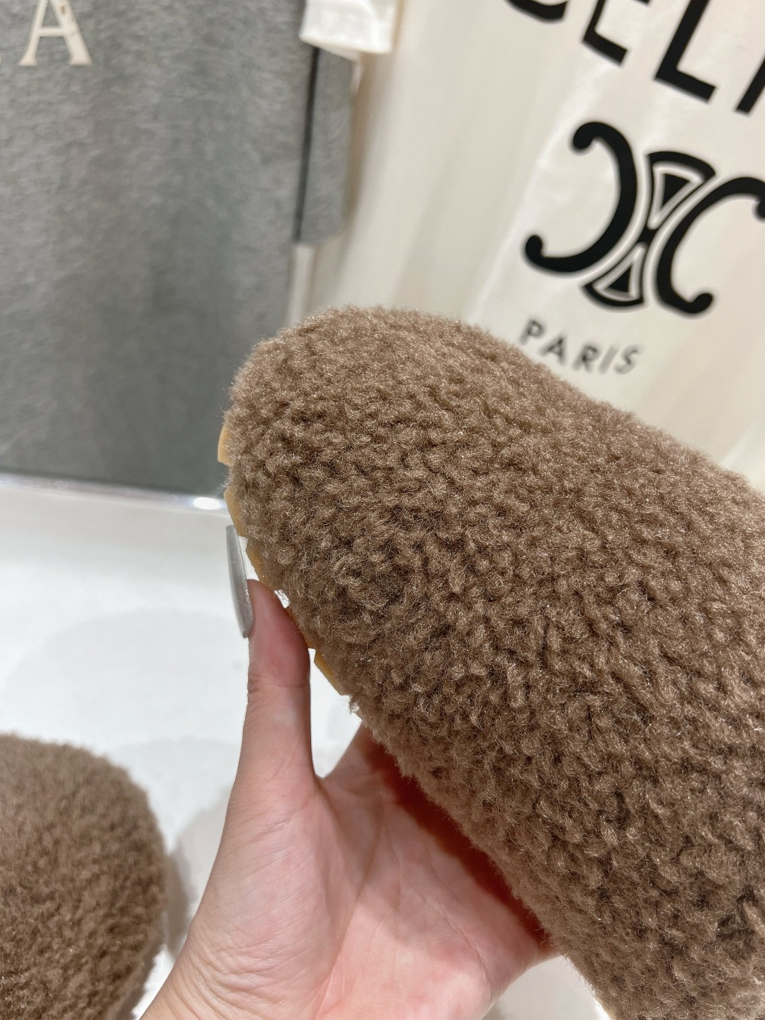 高版本出厂 Prada*普拉达F029 2025ss秋冬新款居家半包羊毛拖鞋毛毛鞋✨闪亮登场✨时尚大方的