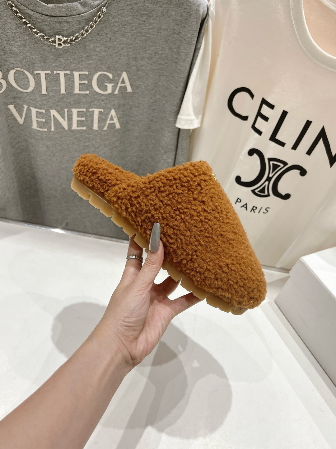 高版本出厂 Prada*普拉达F029 2025ss秋冬新款居家半包羊毛拖鞋毛毛鞋✨闪亮登场✨时尚大方的