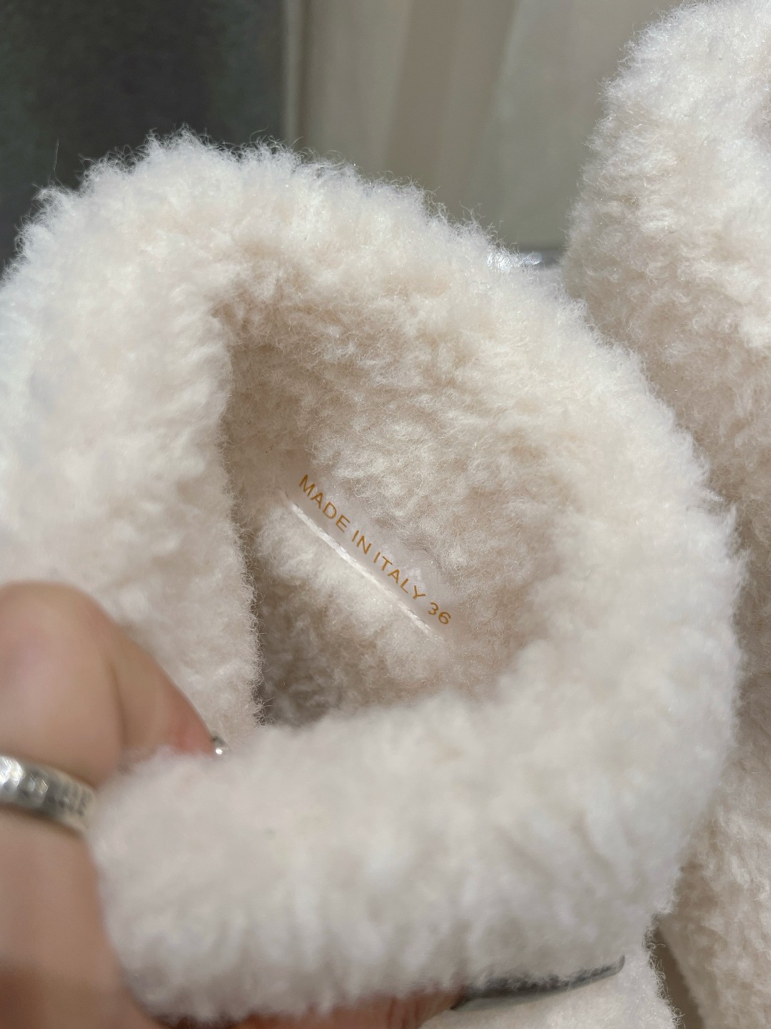 高版本出厂 Prada*普拉达F029 2025ss秋冬新款直筒雪地靴羊毛短靴🌟时尚大方的设计呈现经典轮