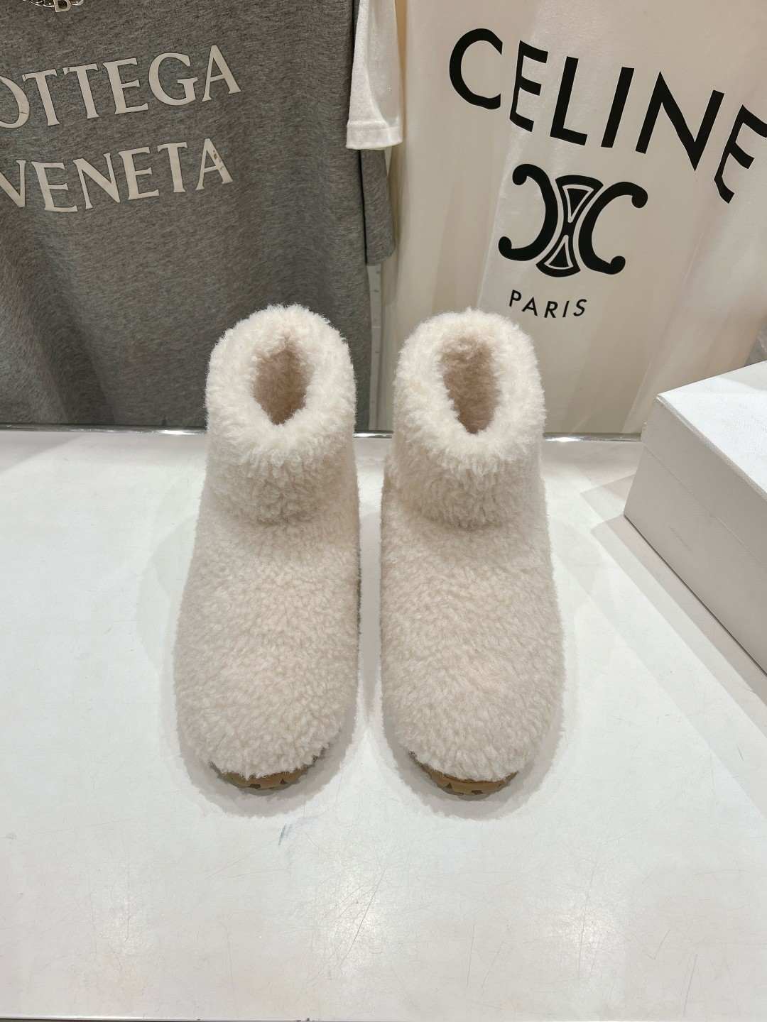 高版本出厂 Prada*普拉达F029 2025ss秋冬新款直筒雪地靴羊毛短靴🌟时尚大方的设计呈现经典轮