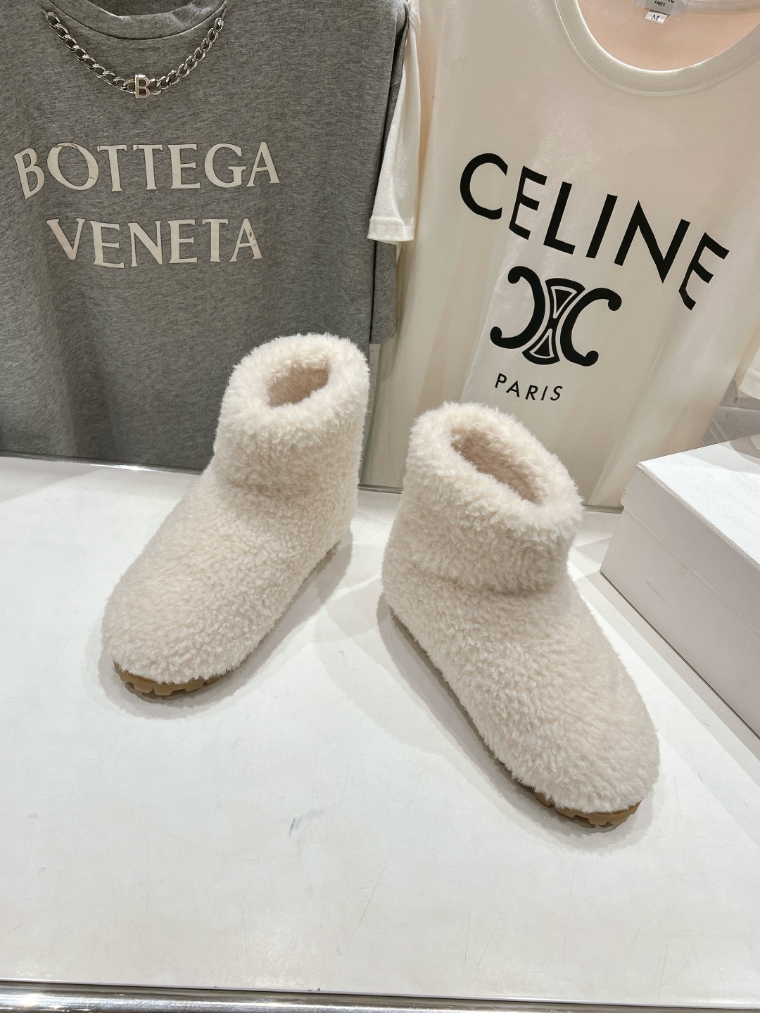 高版本出厂 Prada*普拉达F029 2025ss秋冬新款直筒雪地靴羊毛短靴🌟时尚大方的设计呈现经典轮