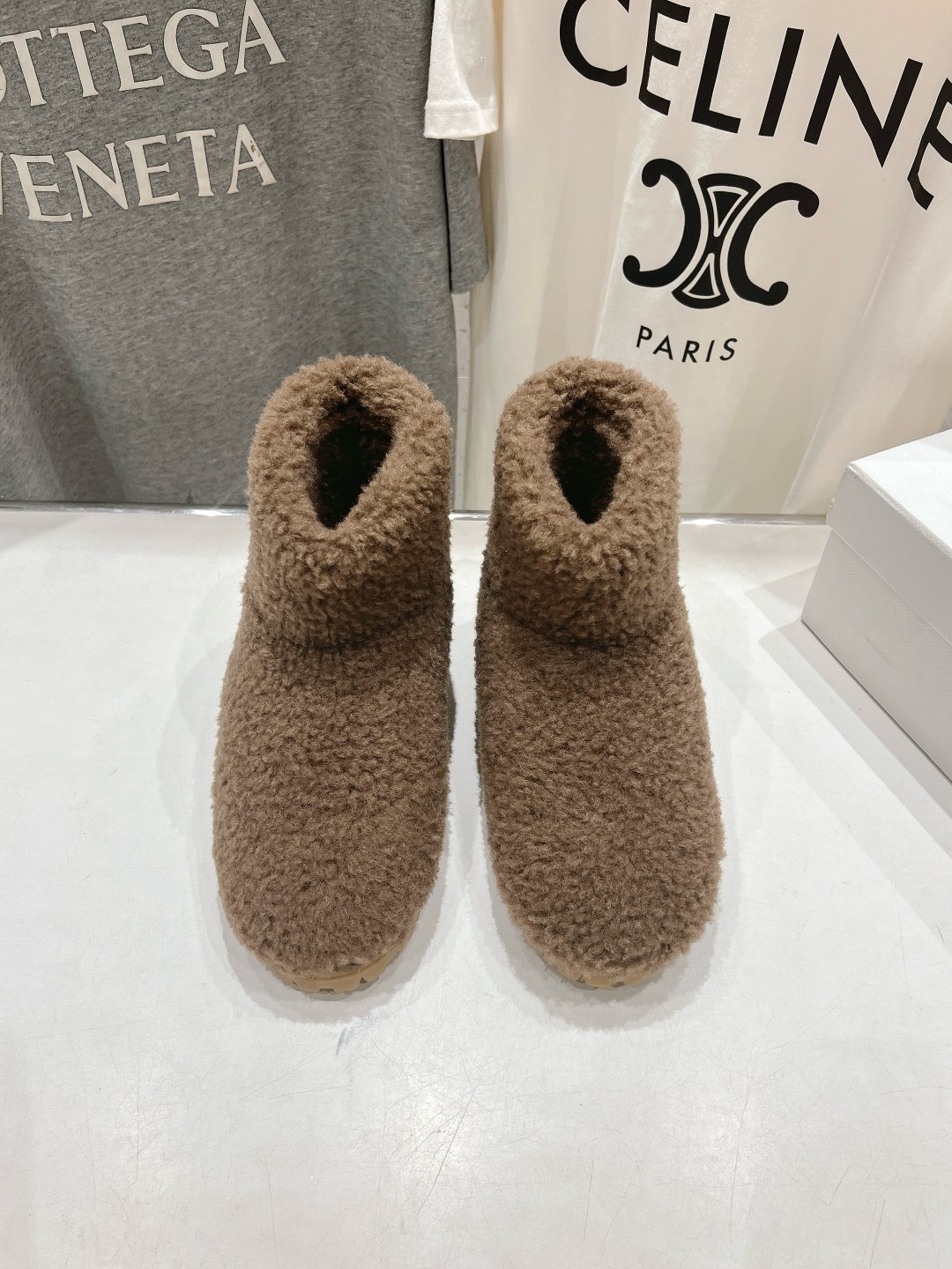 高版本出厂 Prada*普拉达F029 2025ss秋冬新款直筒雪地靴羊毛短靴🌟时尚大方的设计呈现经典轮