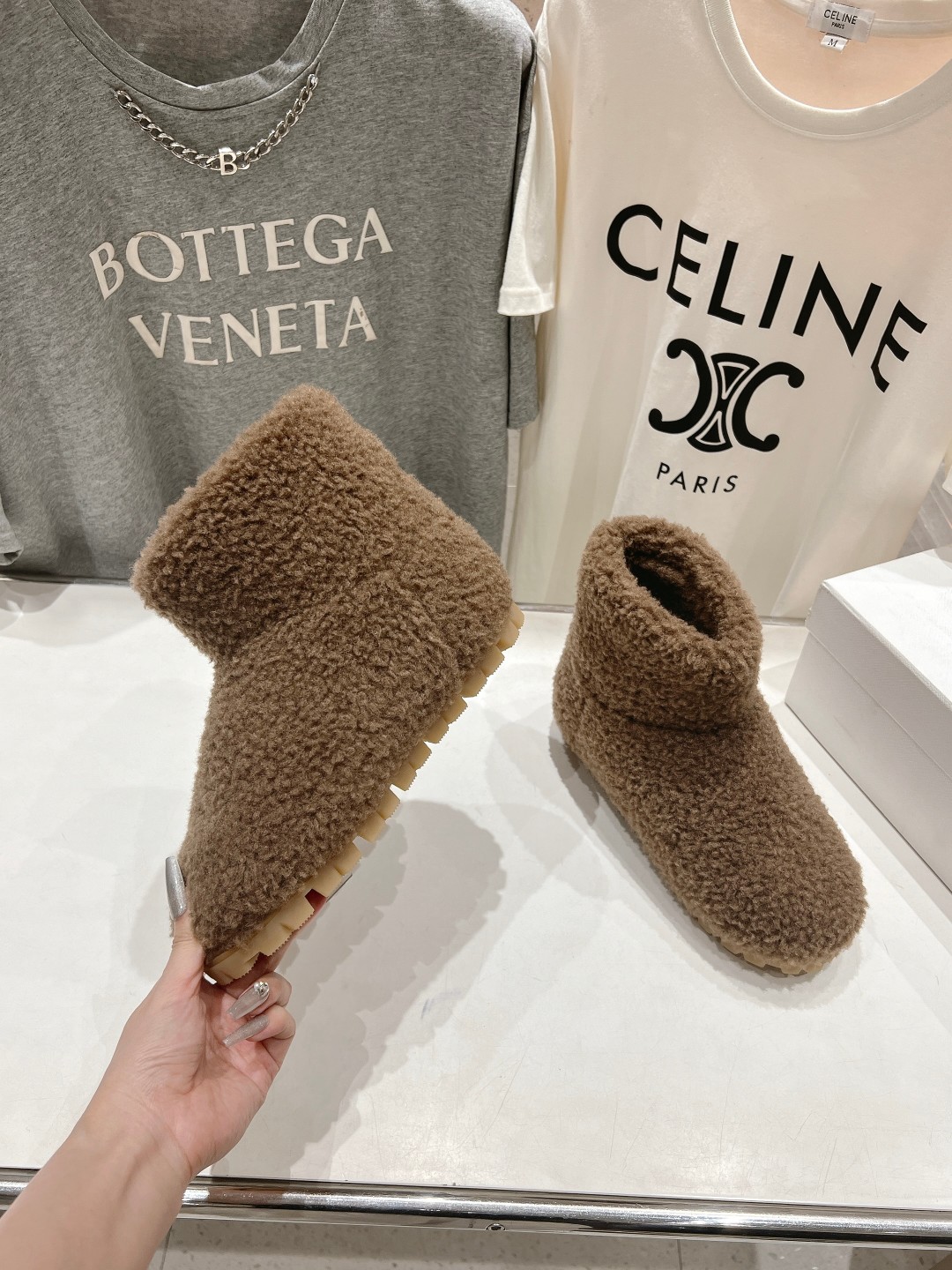 高版本出厂 Prada*普拉达F029 2025ss秋冬新款直筒雪地靴羊毛短靴🌟时尚大方的设计呈现经典轮