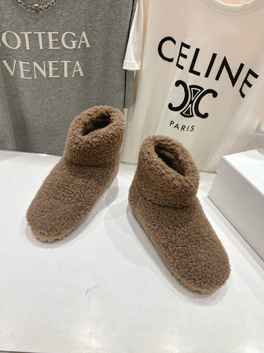 高版本出厂 Prada*普拉达F029 2025ss秋冬新款直筒雪地靴羊毛短靴🌟时尚大方的设计呈现经典轮