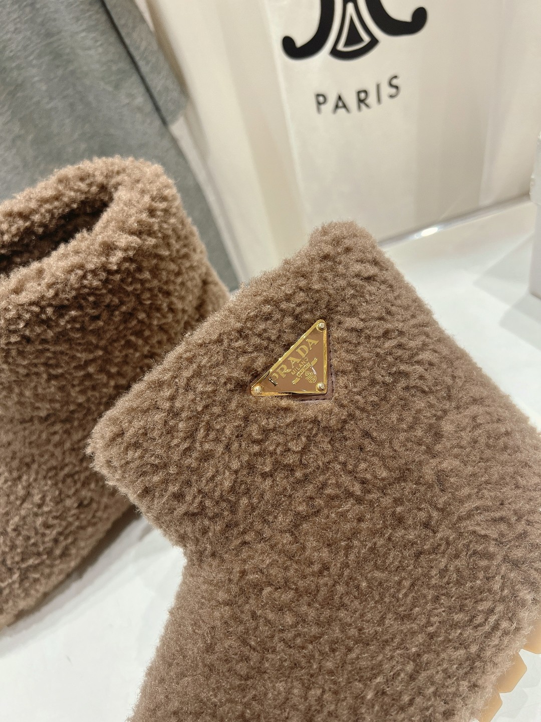 高版本出厂 Prada*普拉达F029 2025ss秋冬新款直筒雪地靴羊毛短靴🌟时尚大方的设计呈现经典轮