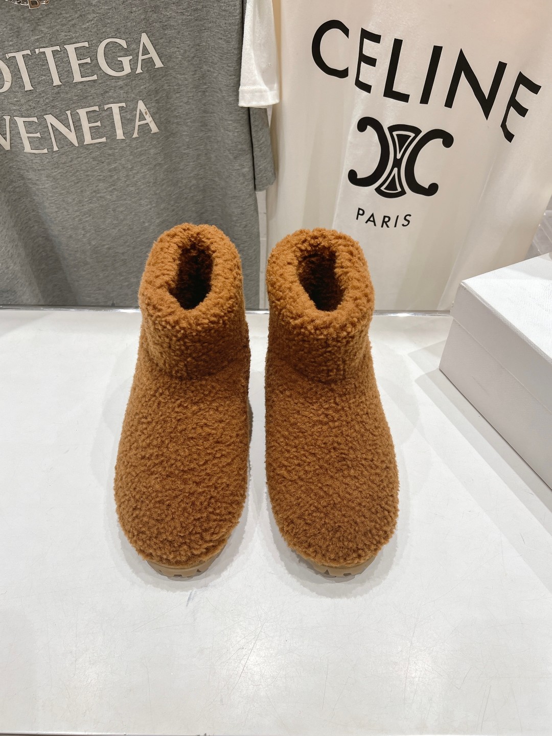 高版本出厂 Prada*普拉达F029 2025ss秋冬新款直筒雪地靴羊毛短靴🌟时尚大方的设计呈现经典轮