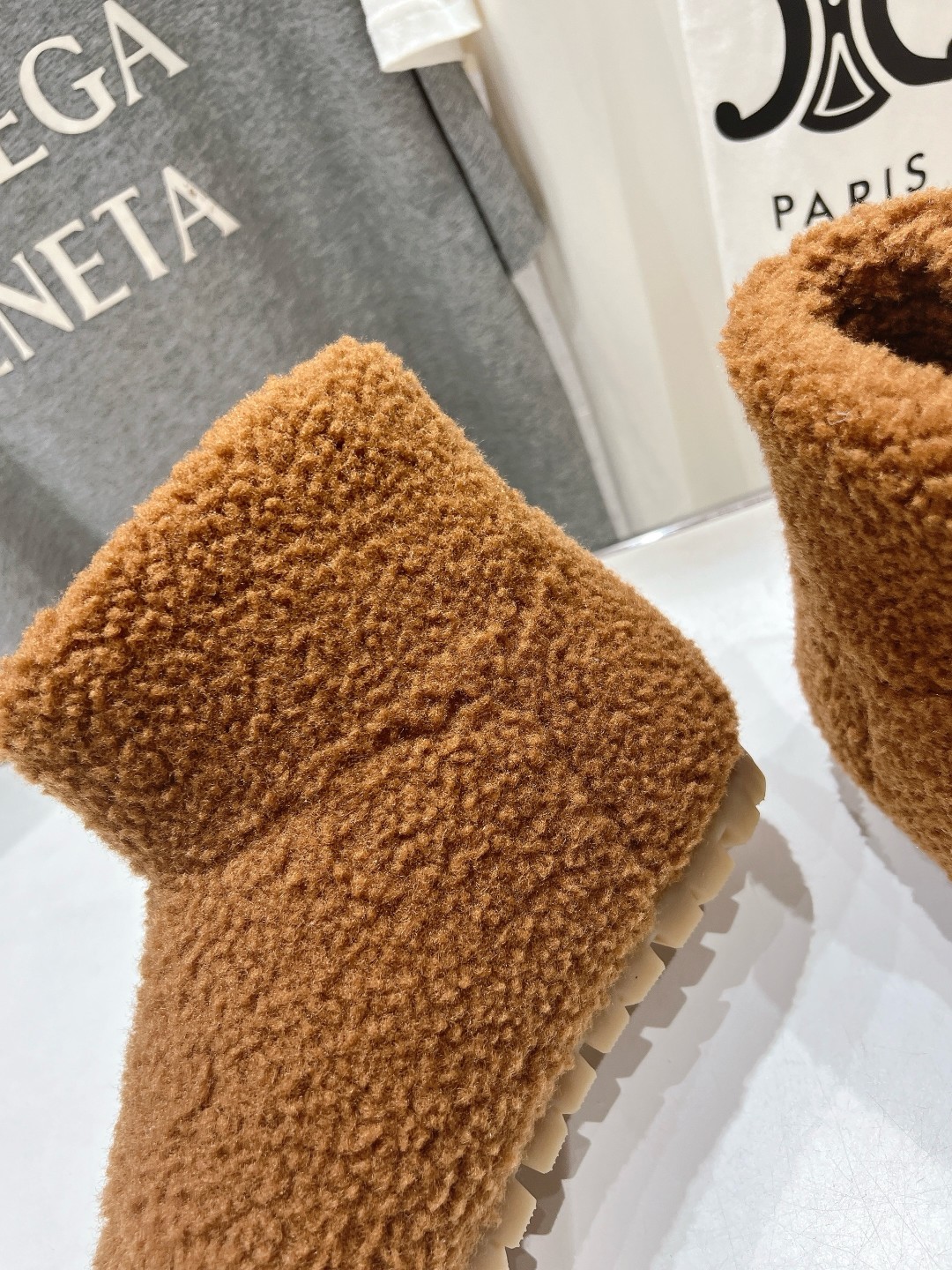 高版本出厂 Prada*普拉达F029 2025ss秋冬新款直筒雪地靴羊毛短靴🌟时尚大方的设计呈现经典轮