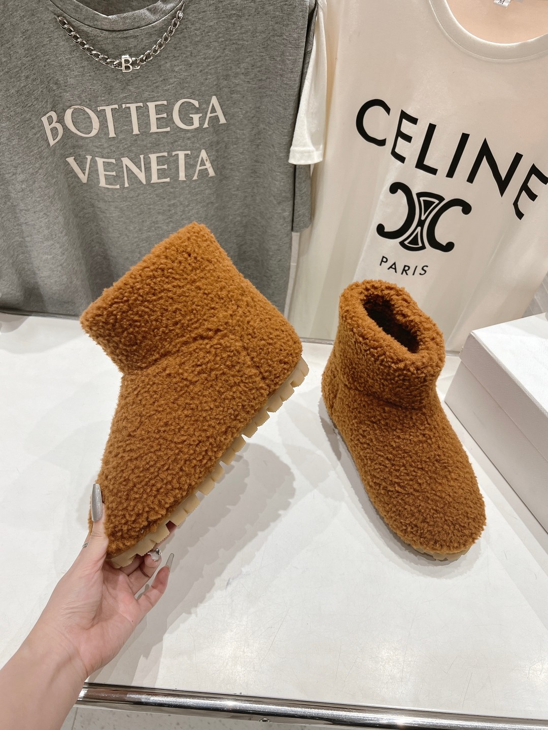 高版本出厂 Prada*普拉达F029 2025ss秋冬新款直筒雪地靴羊毛短靴🌟时尚大方的设计呈现经典轮