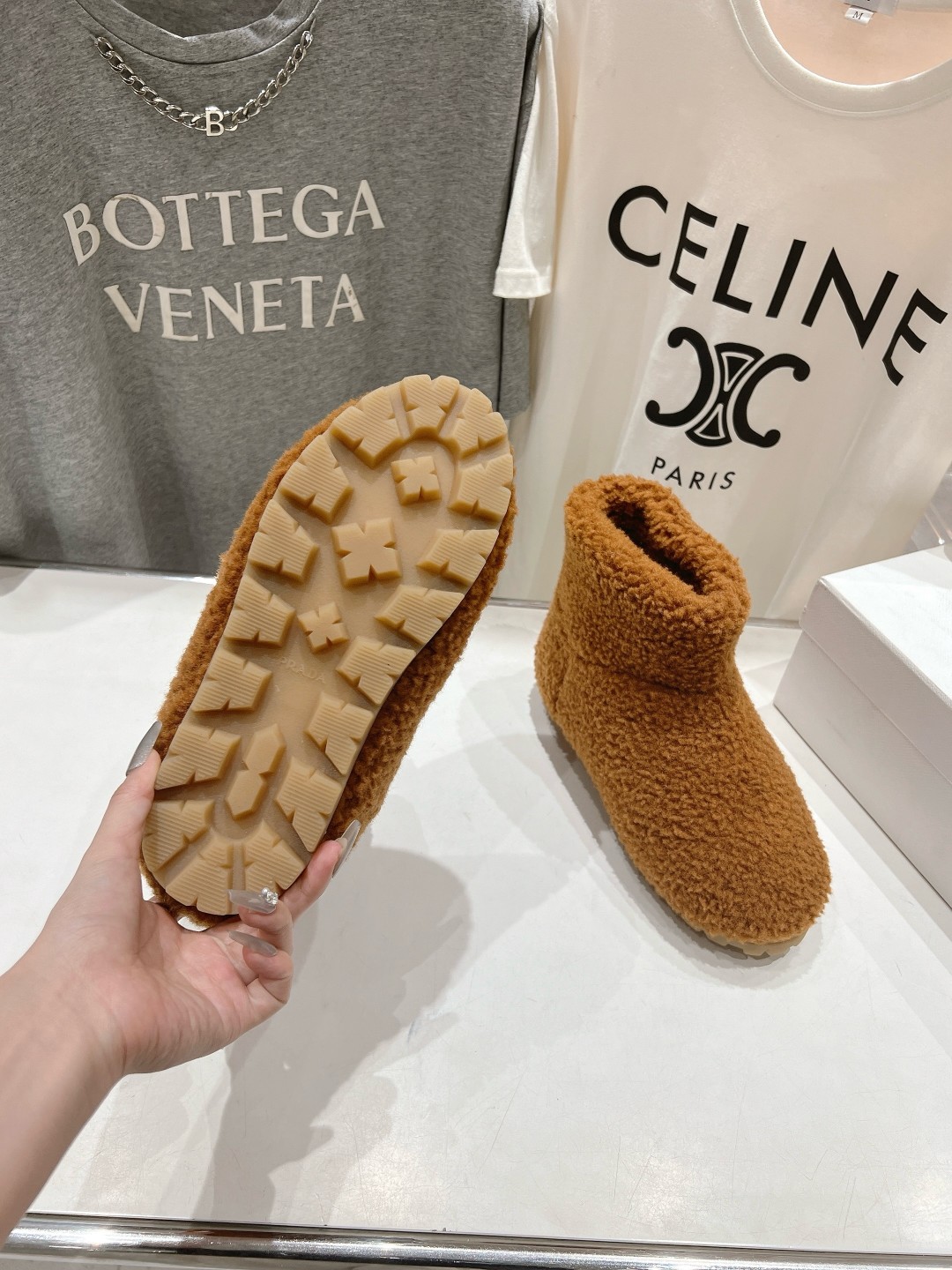 高版本出厂 Prada*普拉达F029 2025ss秋冬新款直筒雪地靴羊毛短靴🌟时尚大方的设计呈现经典轮