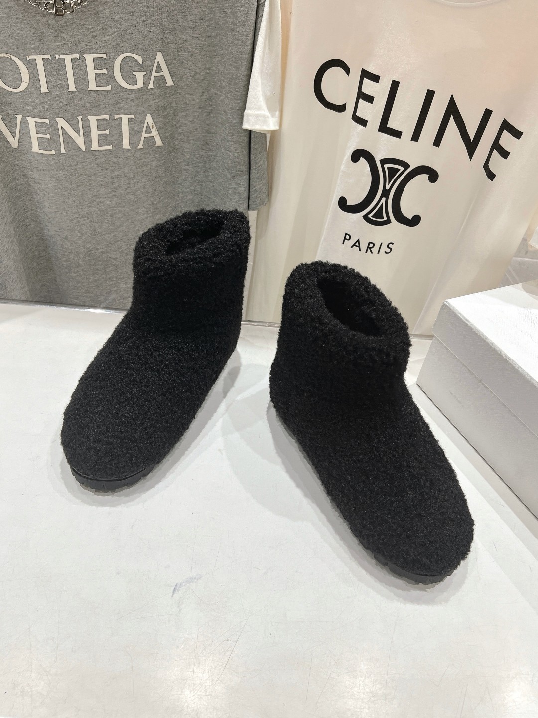 高版本出厂 Prada*普拉达F029 2025ss秋冬新款直筒雪地靴羊毛短靴🌟时尚大方的设计呈现经典轮