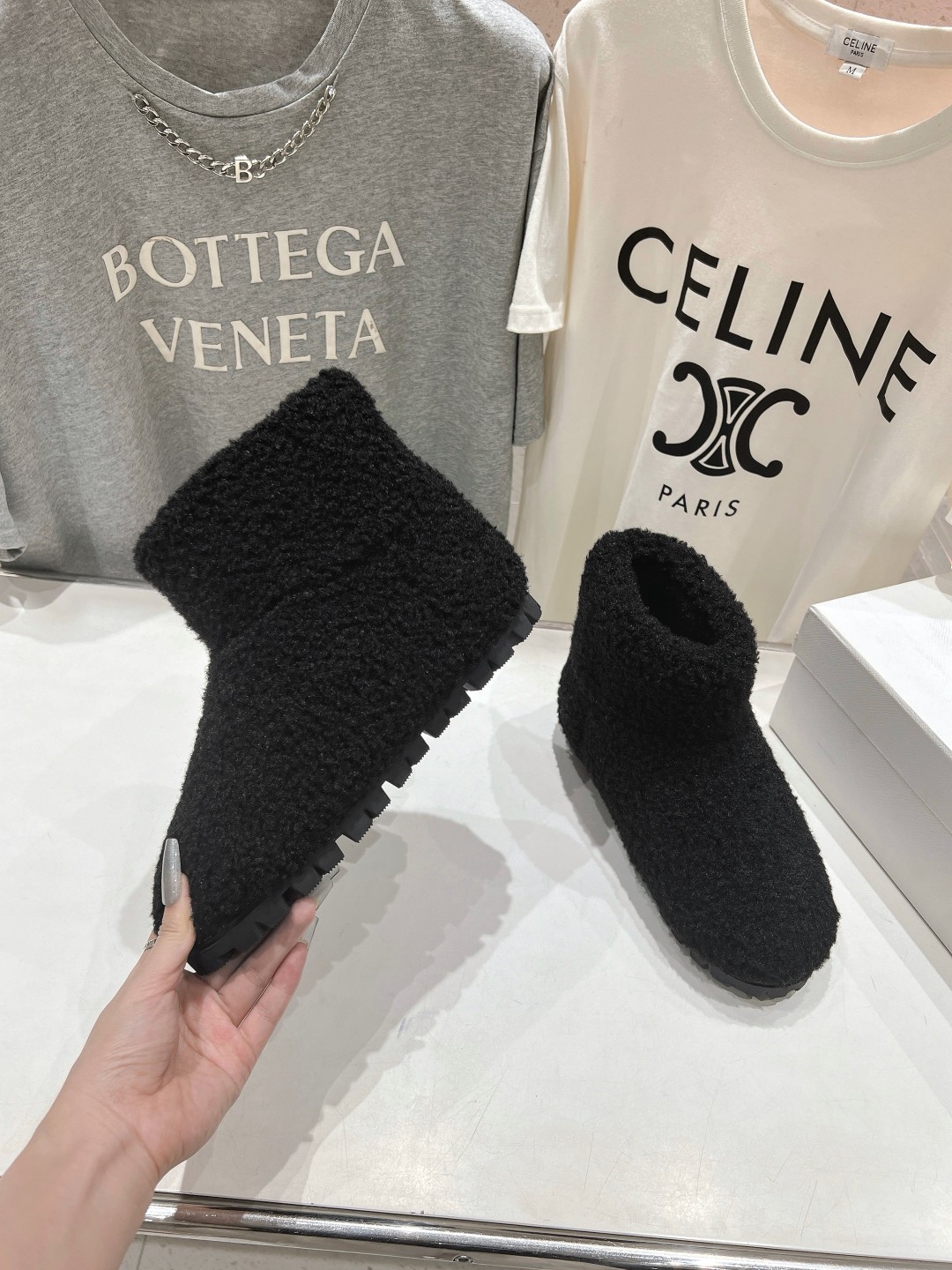 高版本出厂 Prada*普拉达F029 2025ss秋冬新款直筒雪地靴羊毛短靴🌟时尚大方的设计呈现经典轮