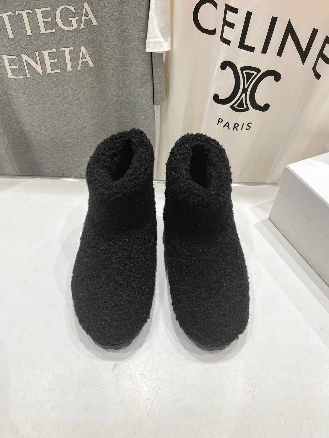 高版本出厂 Prada*普拉达F029 2025ss秋冬新款直筒雪地靴羊毛短靴🌟时尚大方的设计呈现经典轮