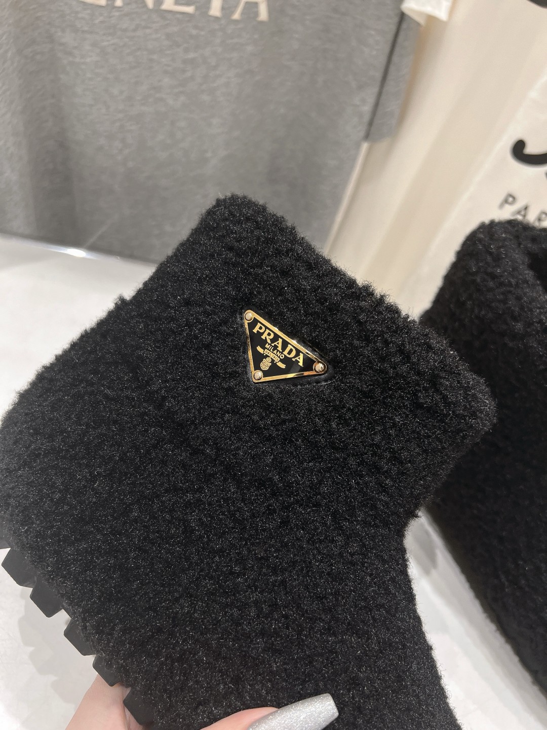 高版本出厂 Prada*普拉达F029 2025ss秋冬新款直筒雪地靴羊毛短靴🌟时尚大方的设计呈现经典轮