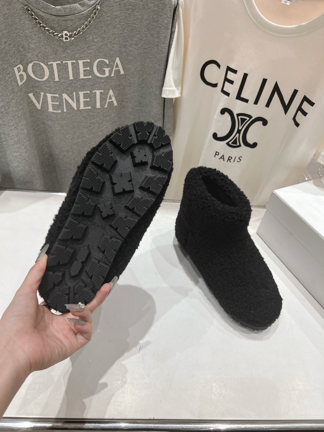 高版本出厂 Prada*普拉达F029 2025ss秋冬新款直筒雪地靴羊毛短靴🌟时尚大方的设计呈现经典轮