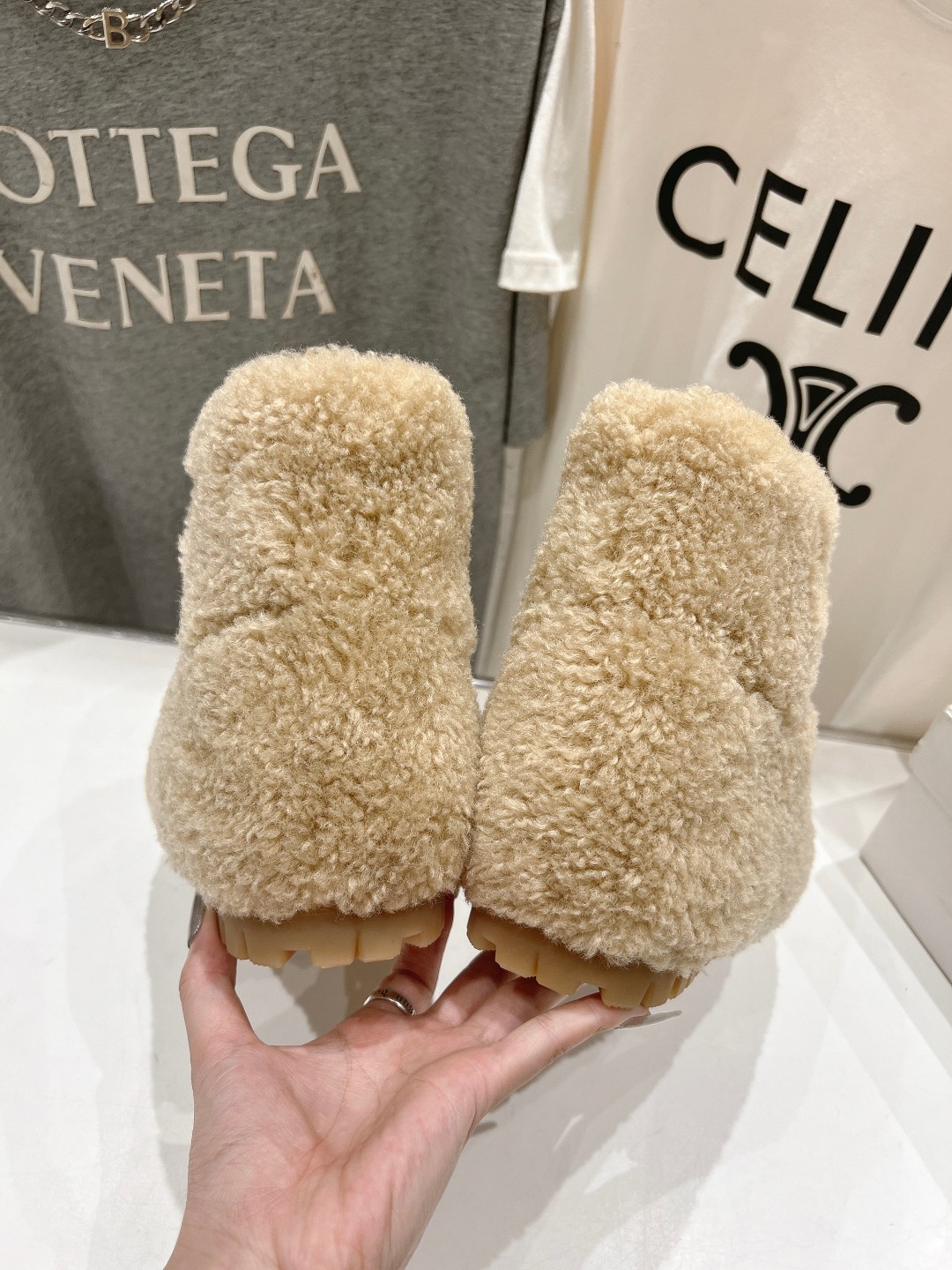 高版本出厂 Prada*普拉达F029 2025ss秋冬新款直筒雪地靴羊毛短靴🌟时尚大方的设计呈现经典轮