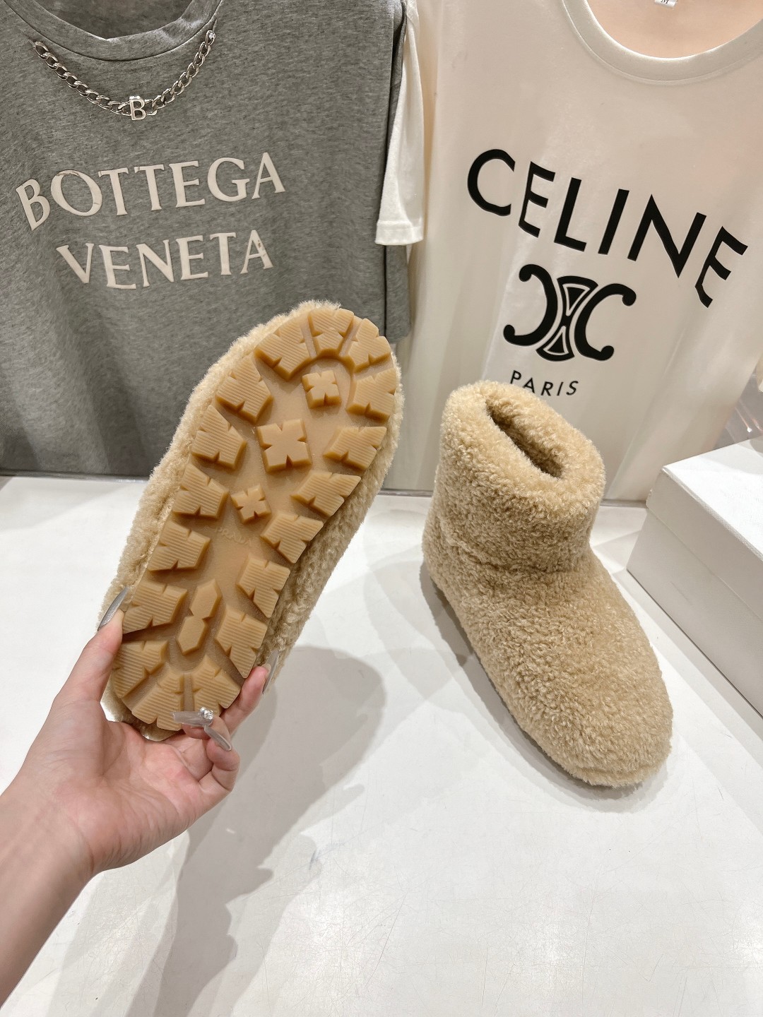 高版本出厂 Prada*普拉达F029 2025ss秋冬新款直筒雪地靴羊毛短靴🌟时尚大方的设计呈现经典轮