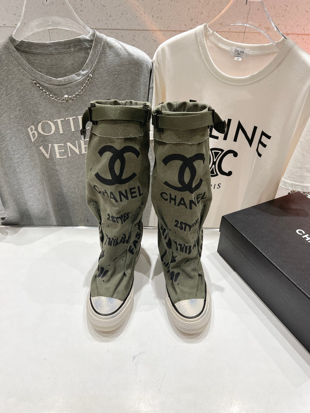 高版本出厂 CHANEL*小香网红爆款中古涂鸦帆布裤管靴太有范儿了复古coco女鞋这款靴的设计灵感来源于