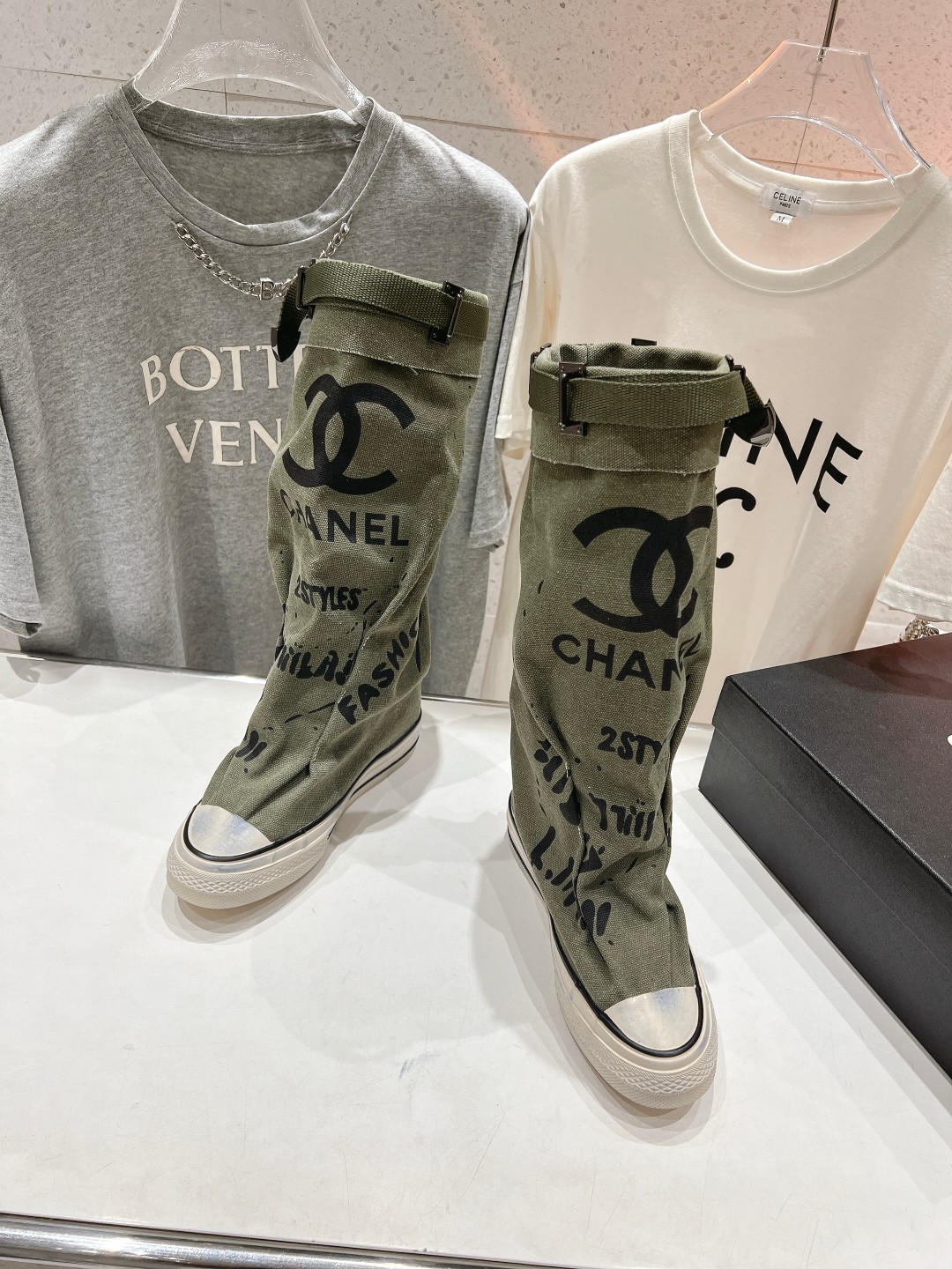 高版本出厂 CHANEL*小香网红爆款中古涂鸦帆布裤管靴太有范儿了复古coco女鞋这款靴的设计灵感来源于