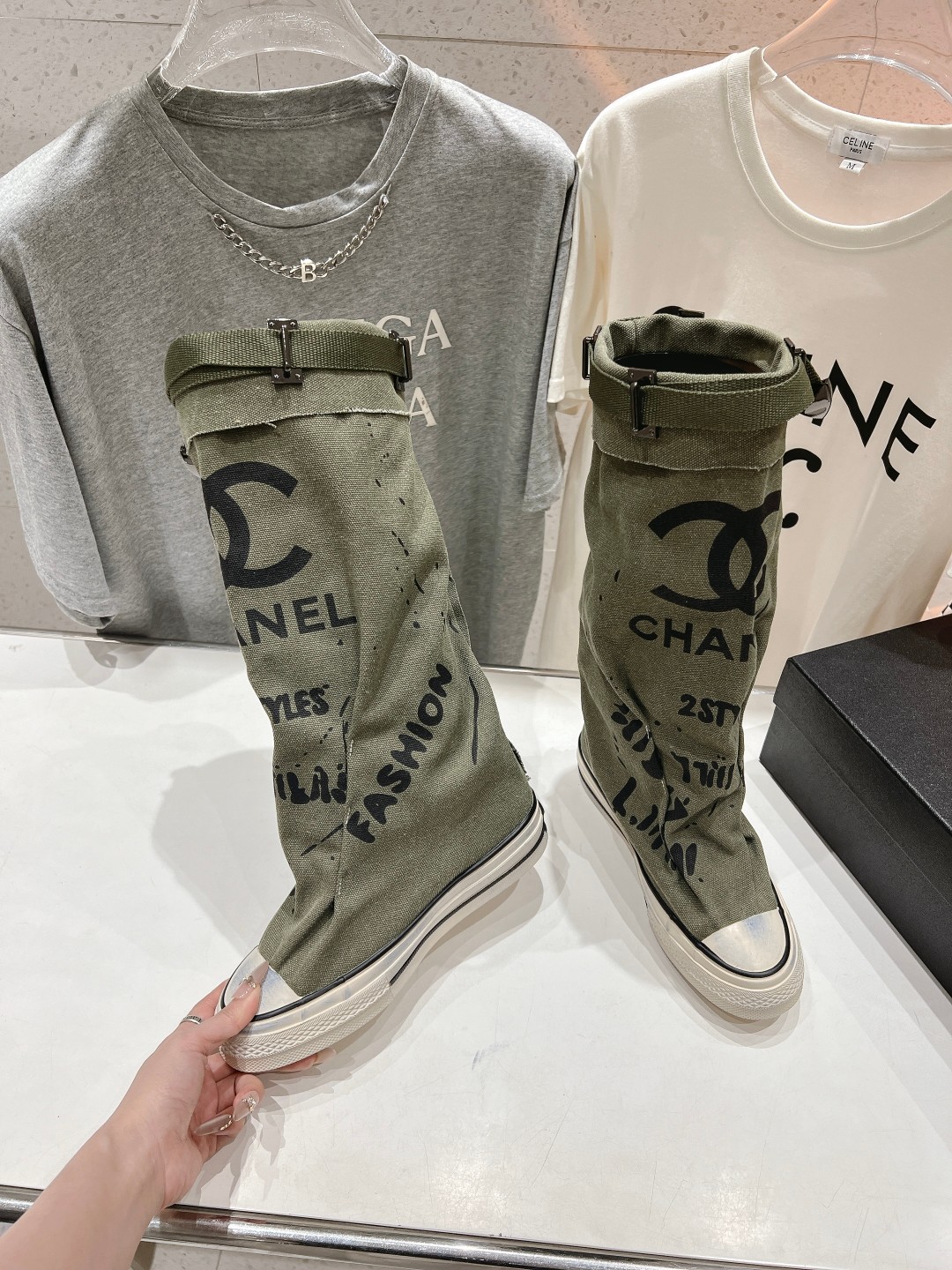 高版本出厂 CHANEL*小香网红爆款中古涂鸦帆布裤管靴太有范儿了复古coco女鞋这款靴的设计灵感来源于
