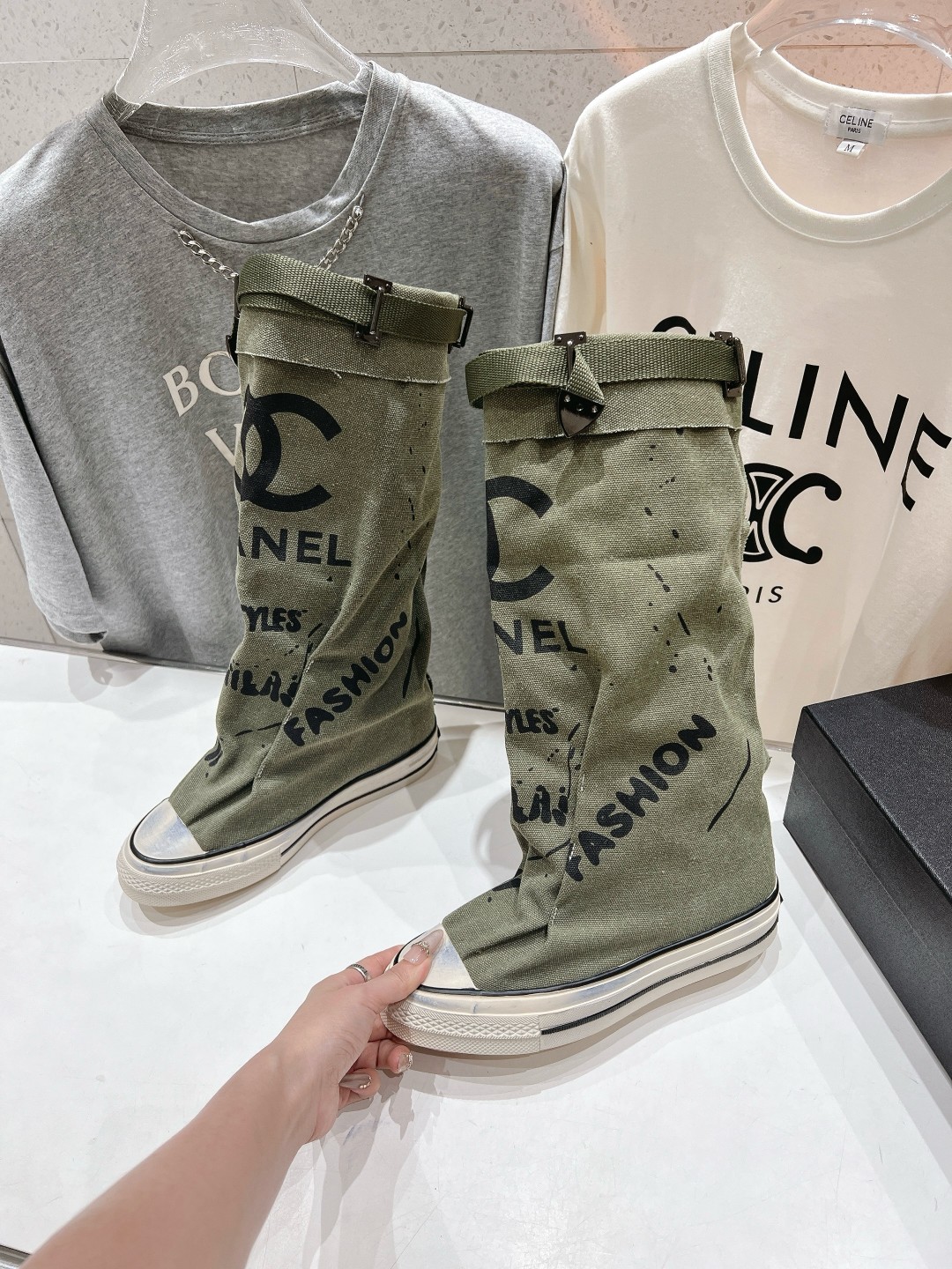 高版本出厂 CHANEL*小香网红爆款中古涂鸦帆布裤管靴太有范儿了复古coco女鞋这款靴的设计灵感来源于