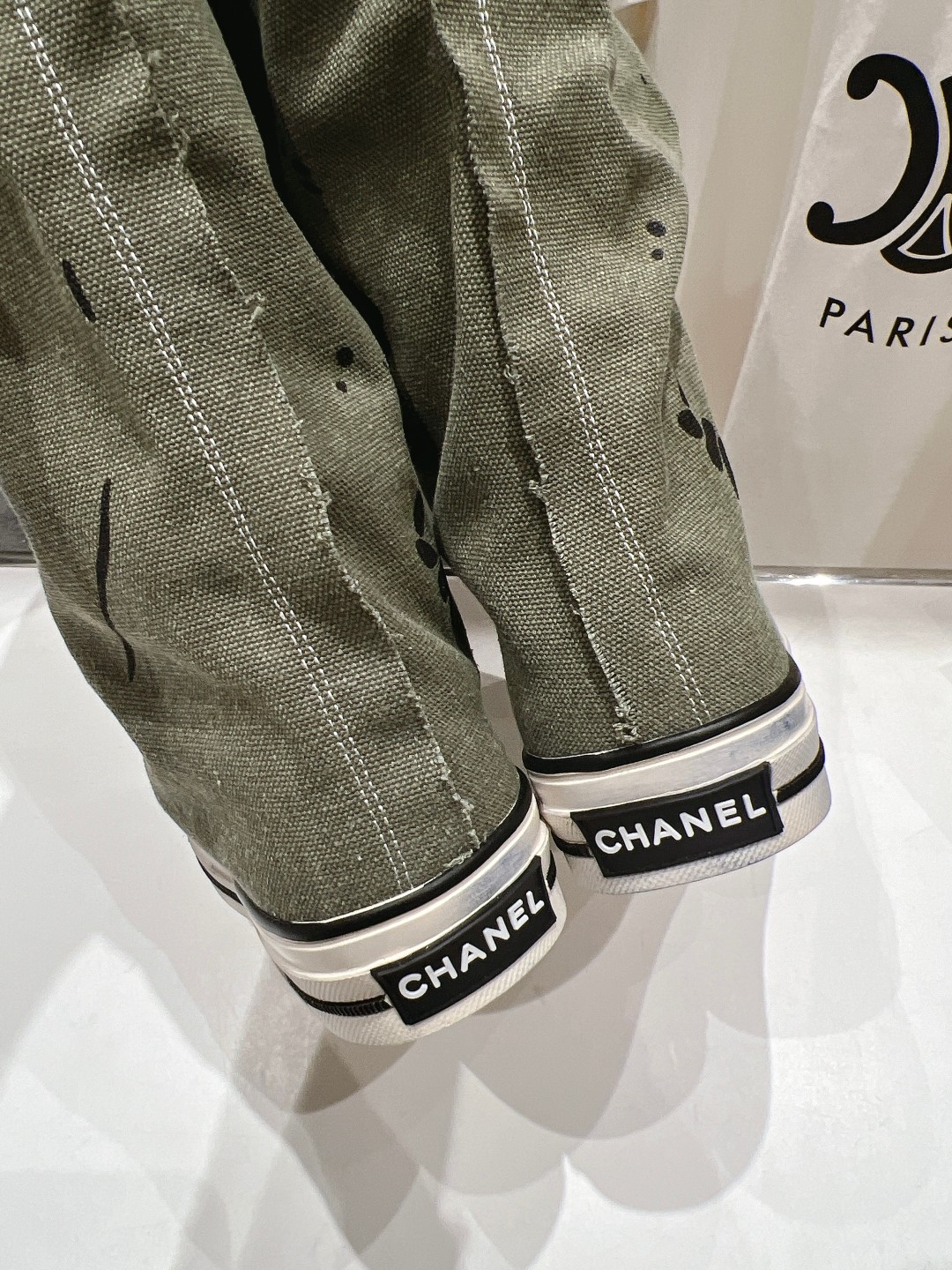 高版本出厂 CHANEL*小香网红爆款中古涂鸦帆布裤管靴太有范儿了复古coco女鞋这款靴的设计灵感来源于