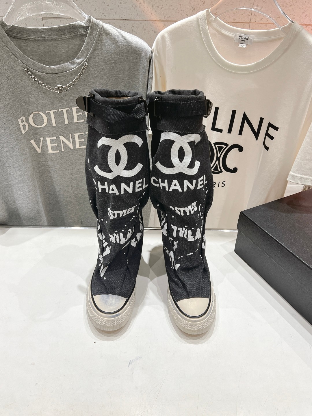 高版本出厂 CHANEL*小香网红爆款中古涂鸦帆布裤管靴太有范儿了复古coco女鞋这款靴的设计灵感来源于