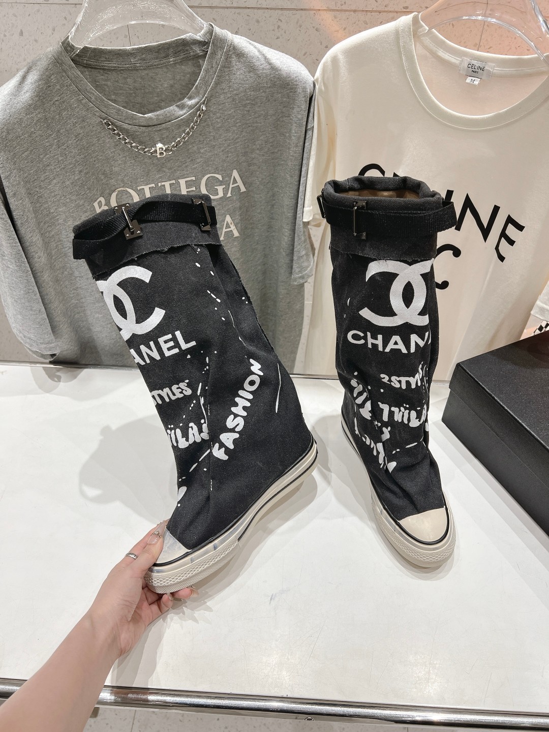 高版本出厂 CHANEL*小香网红爆款中古涂鸦帆布裤管靴太有范儿了复古coco女鞋这款靴的设计灵感来源于