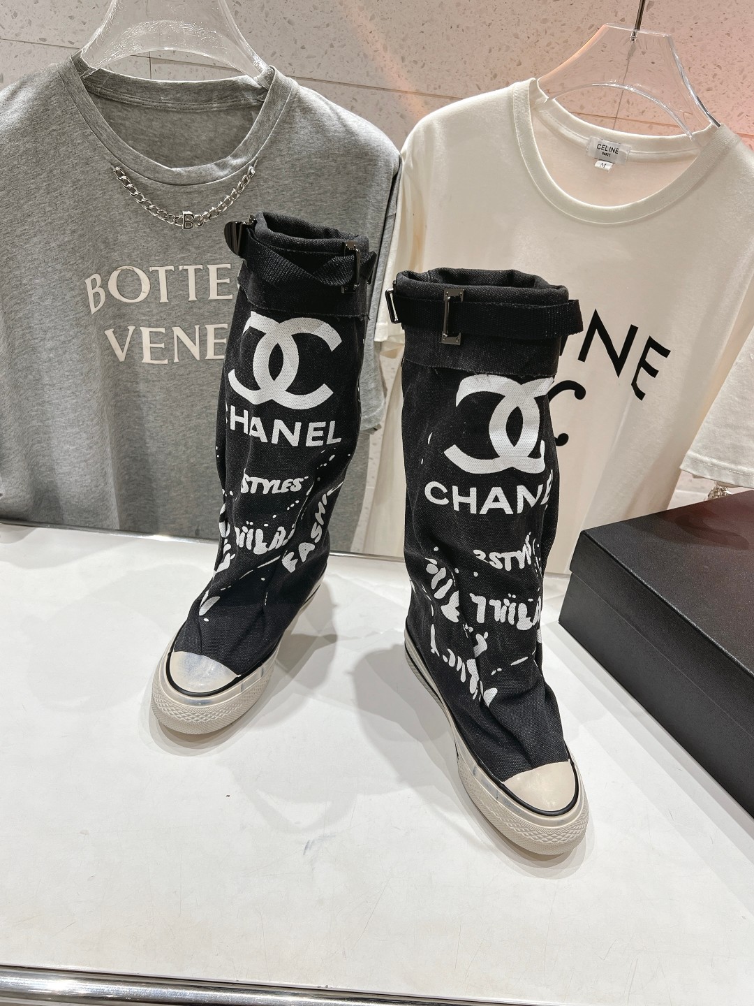 高版本出厂 CHANEL*小香网红爆款中古涂鸦帆布裤管靴太有范儿了复古coco女鞋这款靴的设计灵感来源于