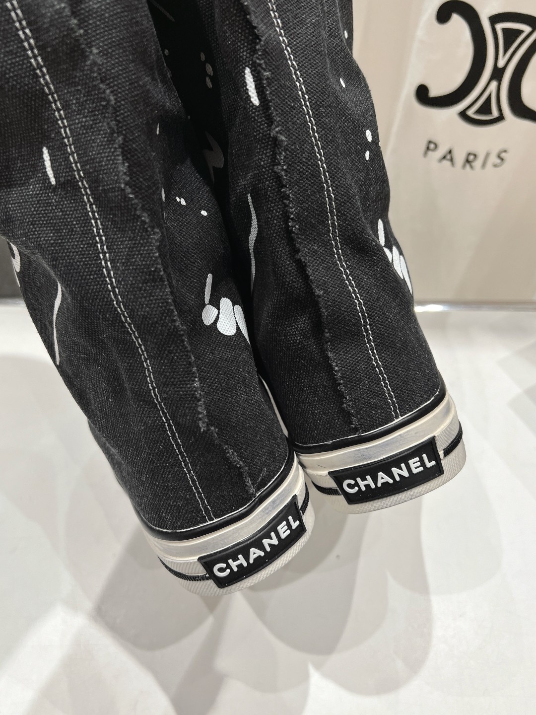高版本出厂 CHANEL*小香网红爆款中古涂鸦帆布裤管靴太有范儿了复古coco女鞋这款靴的设计灵感来源于