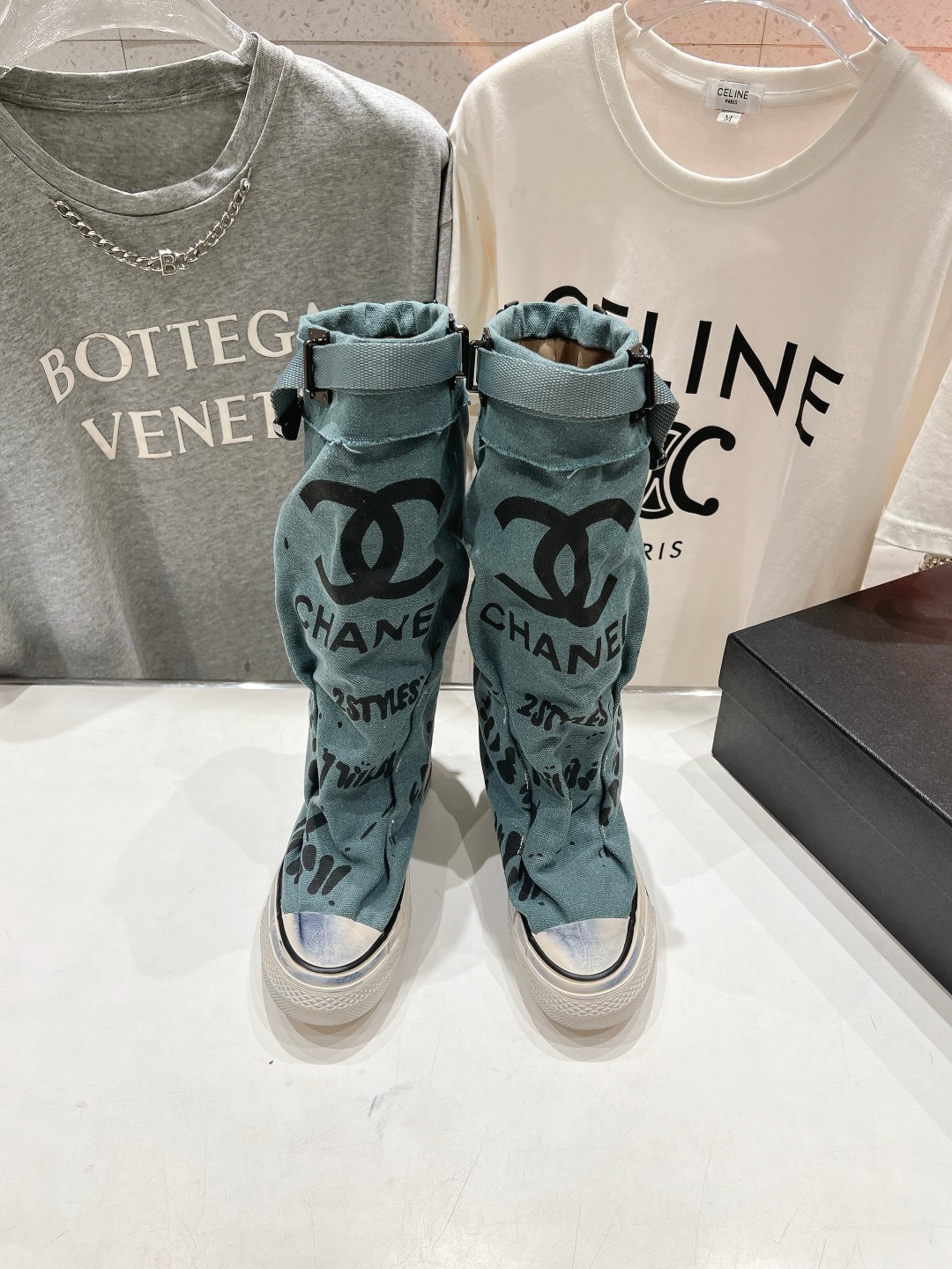 高版本出厂 CHANEL*小香网红爆款中古涂鸦帆布裤管靴太有范儿了复古coco女鞋这款靴的设计灵感来源于