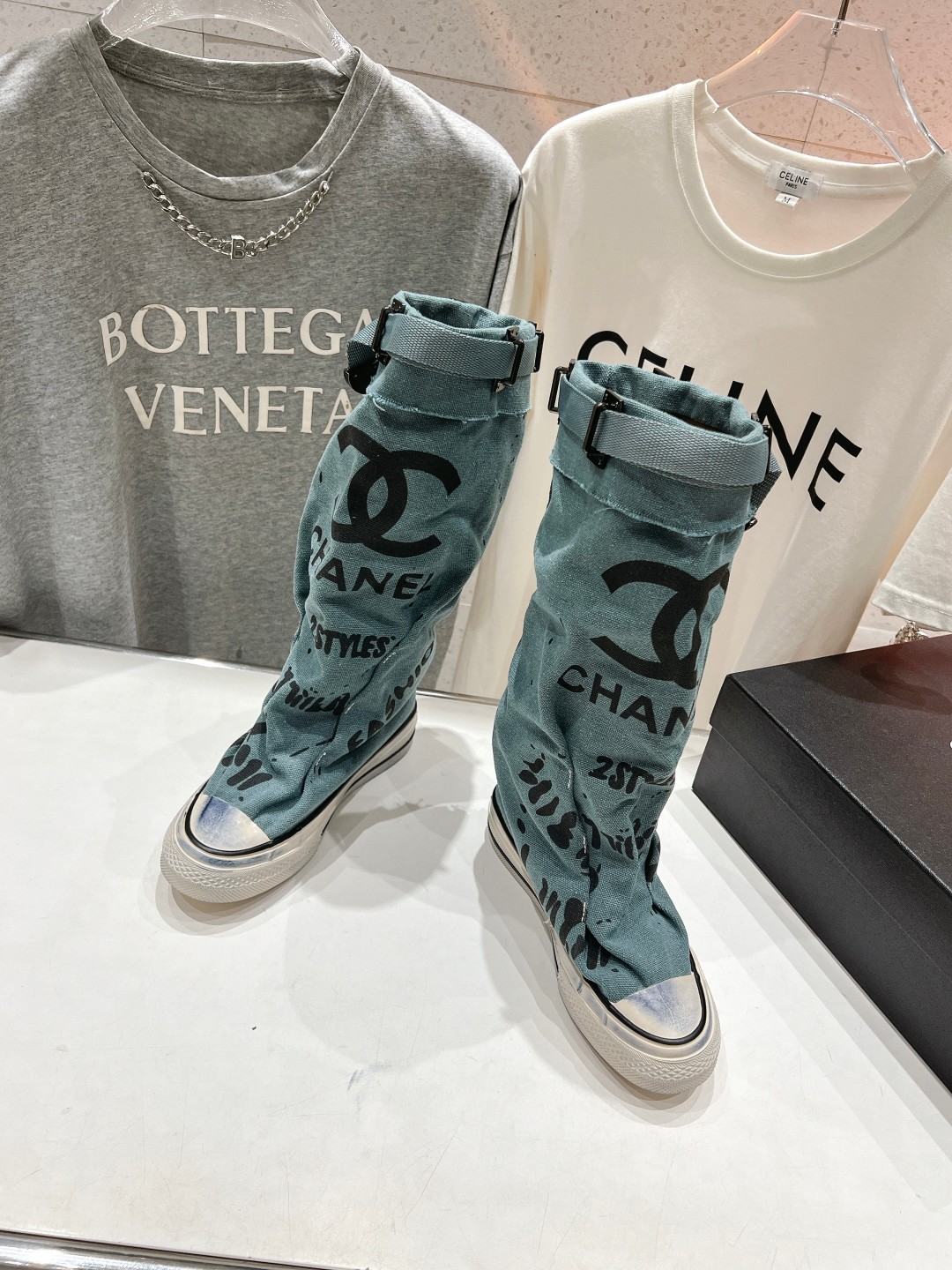 高版本出厂 CHANEL*小香网红爆款中古涂鸦帆布裤管靴太有范儿了复古coco女鞋这款靴的设计灵感来源于