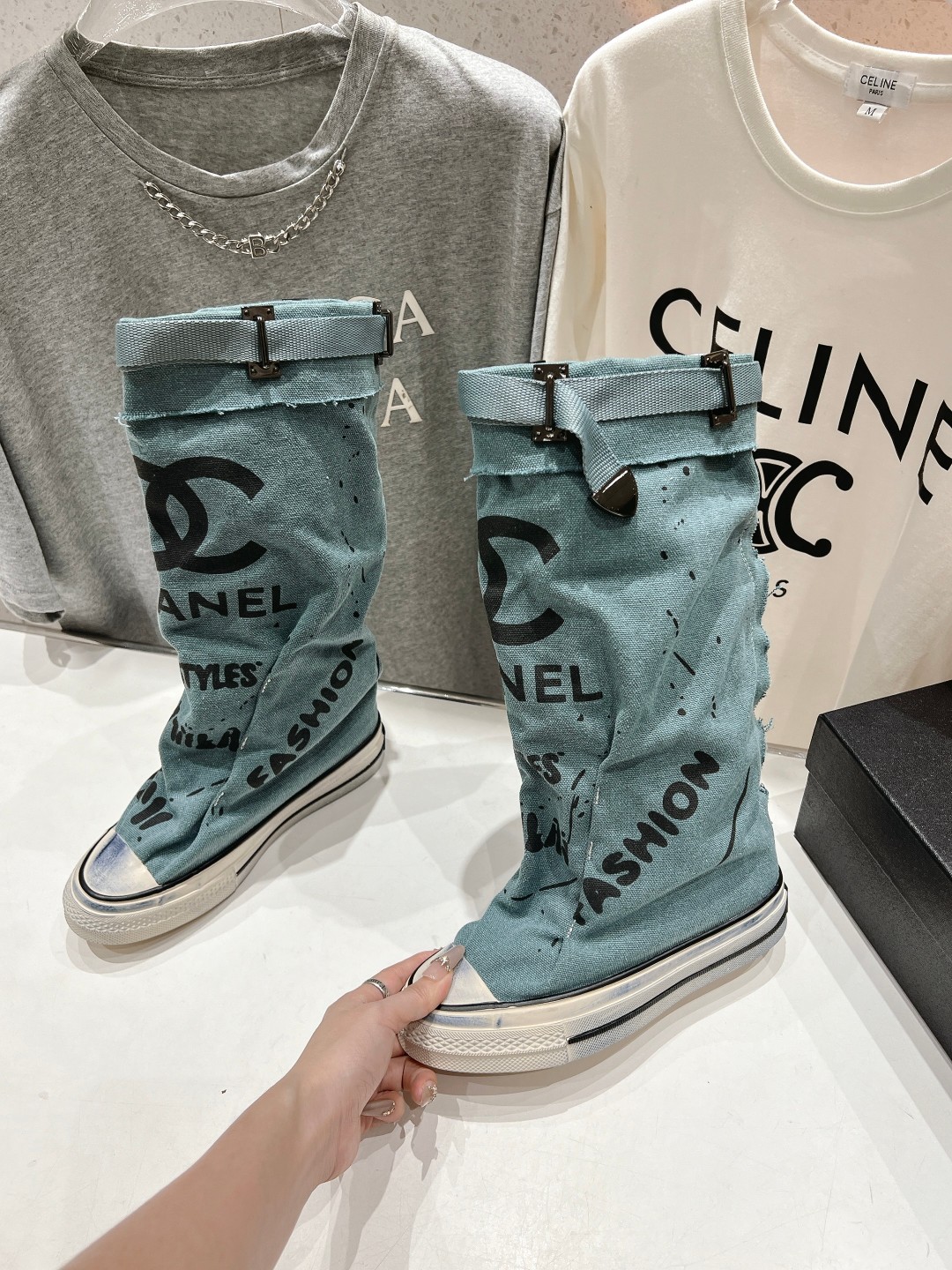 高版本出厂 CHANEL*小香网红爆款中古涂鸦帆布裤管靴太有范儿了复古coco女鞋这款靴的设计灵感来源于