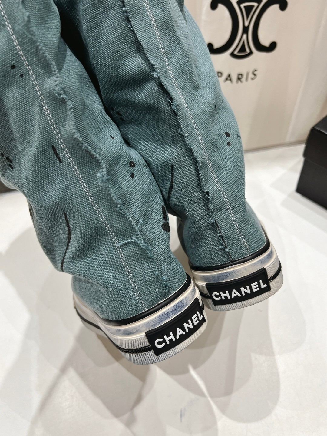 高版本出厂 CHANEL*小香网红爆款中古涂鸦帆布裤管靴太有范儿了复古coco女鞋这款靴的设计灵感来源于