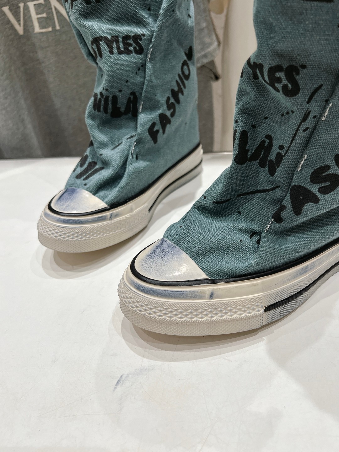 高版本出厂 CHANEL*小香网红爆款中古涂鸦帆布裤管靴太有范儿了复古coco女鞋这款靴的设计灵感来源于