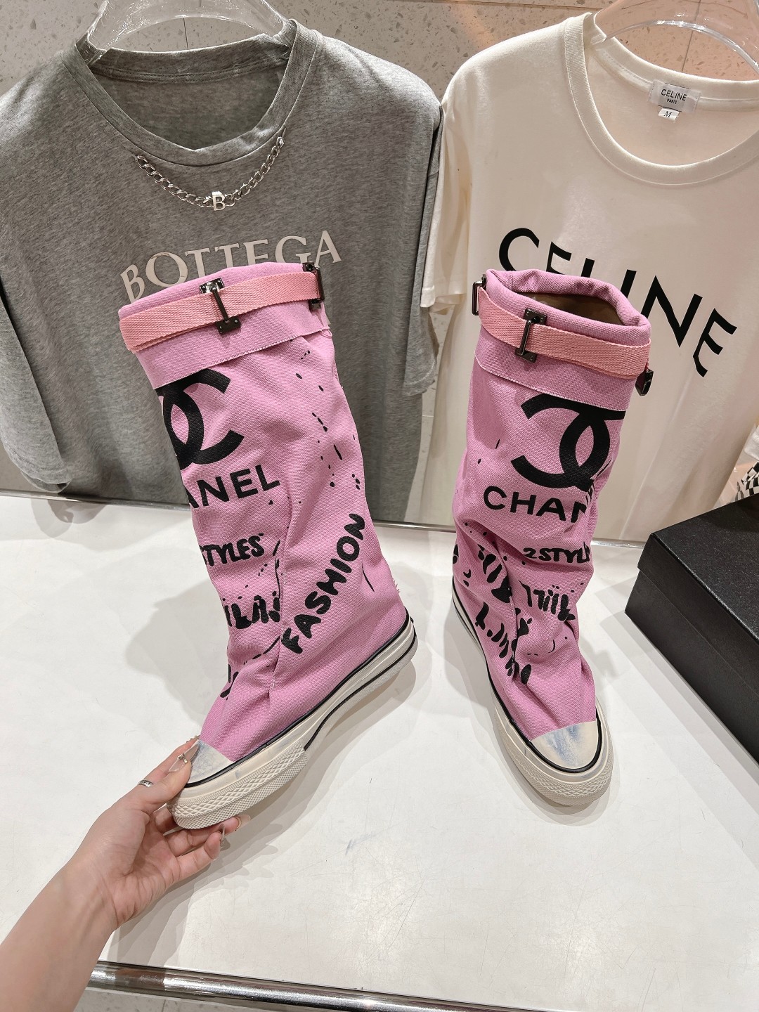 高版本出厂 CHANEL*小香网红爆款中古涂鸦帆布裤管靴太有范儿了复古coco女鞋这款靴的设计灵感来源于