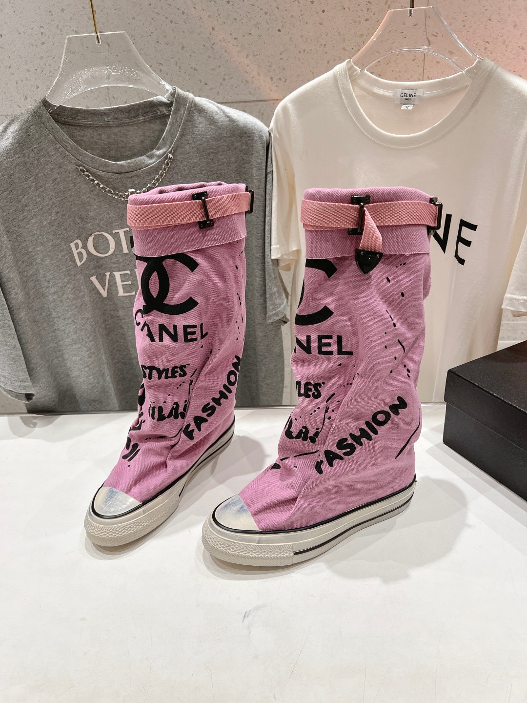 高版本出厂 CHANEL*小香网红爆款中古涂鸦帆布裤管靴太有范儿了复古coco女鞋这款靴的设计灵感来源于
