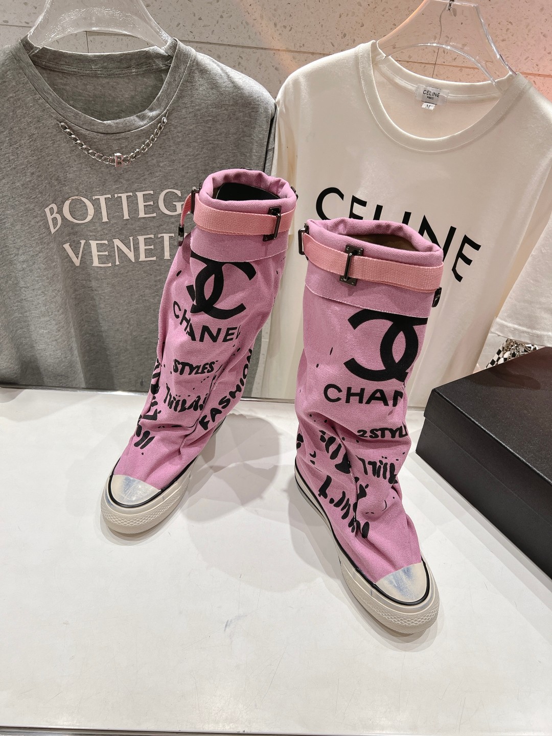 高版本出厂 CHANEL*小香网红爆款中古涂鸦帆布裤管靴太有范儿了复古coco女鞋这款靴的设计灵感来源于