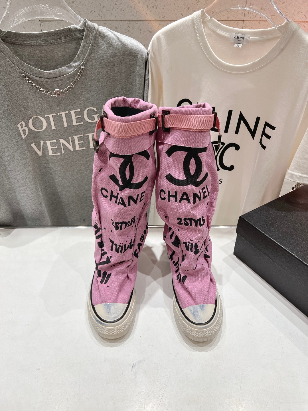 高版本出厂 CHANEL*小香网红爆款中古涂鸦帆布裤管靴太有范儿了复古coco女鞋这款靴的设计灵感来源于