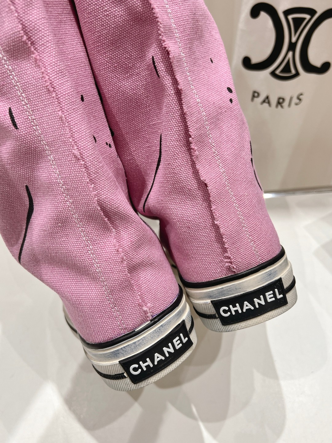 高版本出厂 CHANEL*小香网红爆款中古涂鸦帆布裤管靴太有范儿了复古coco女鞋这款靴的设计灵感来源于