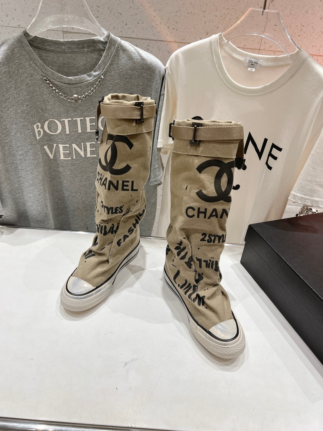高版本出厂 CHANEL*小香网红爆款中古涂鸦帆布裤管靴太有范儿了复古coco女鞋这款靴的设计灵感来源于