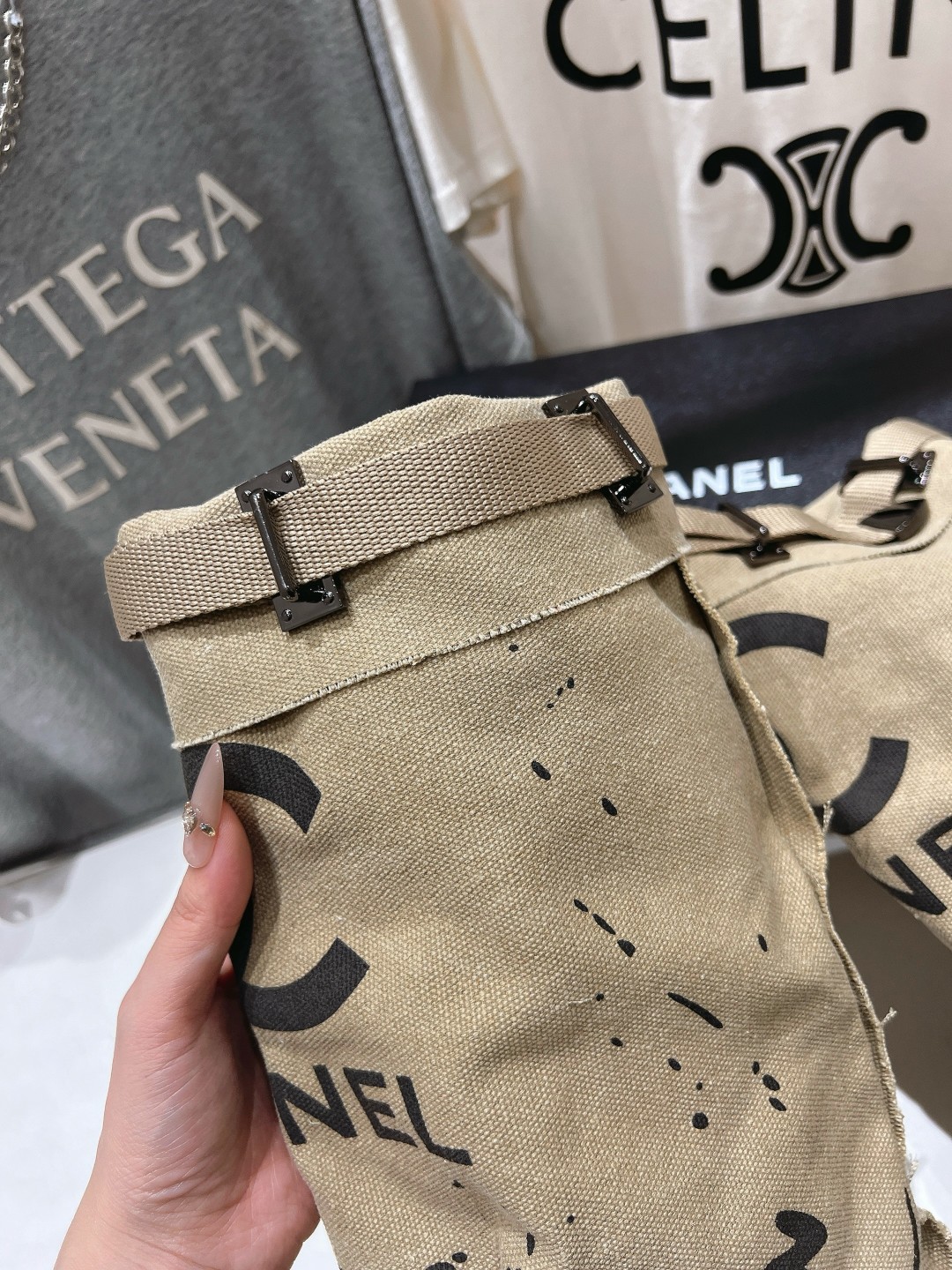 高版本出厂 CHANEL*小香网红爆款中古涂鸦帆布裤管靴太有范儿了复古coco女鞋这款靴的设计灵感来源于