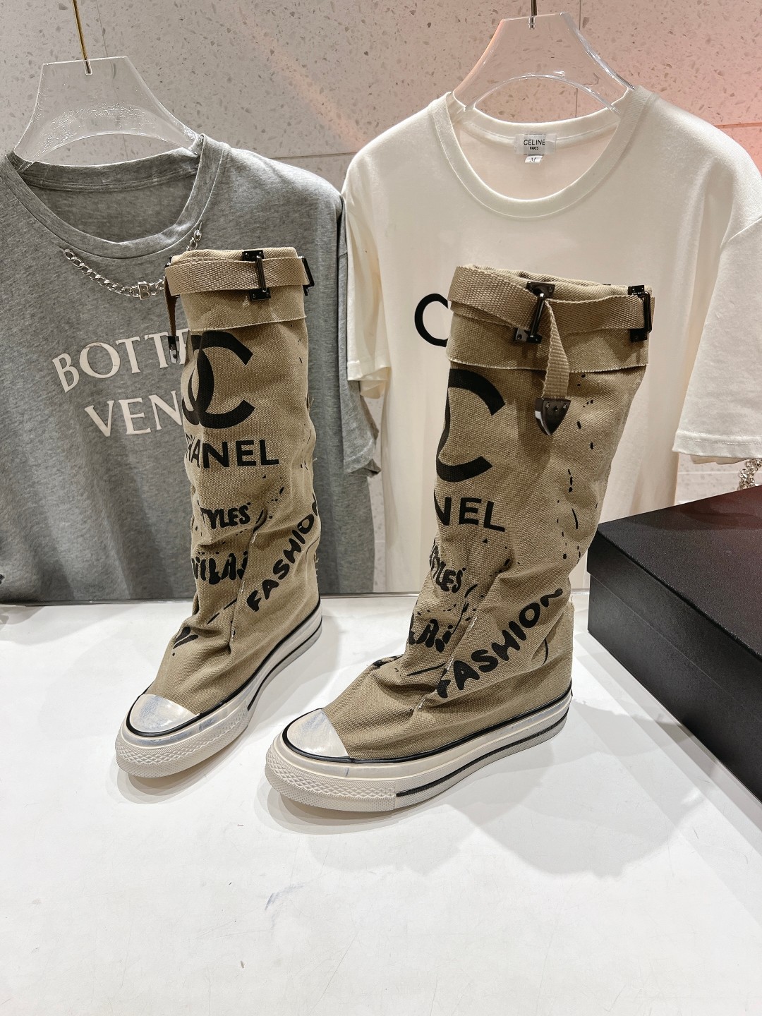 高版本出厂 CHANEL*小香网红爆款中古涂鸦帆布裤管靴太有范儿了复古coco女鞋这款靴的设计灵感来源于