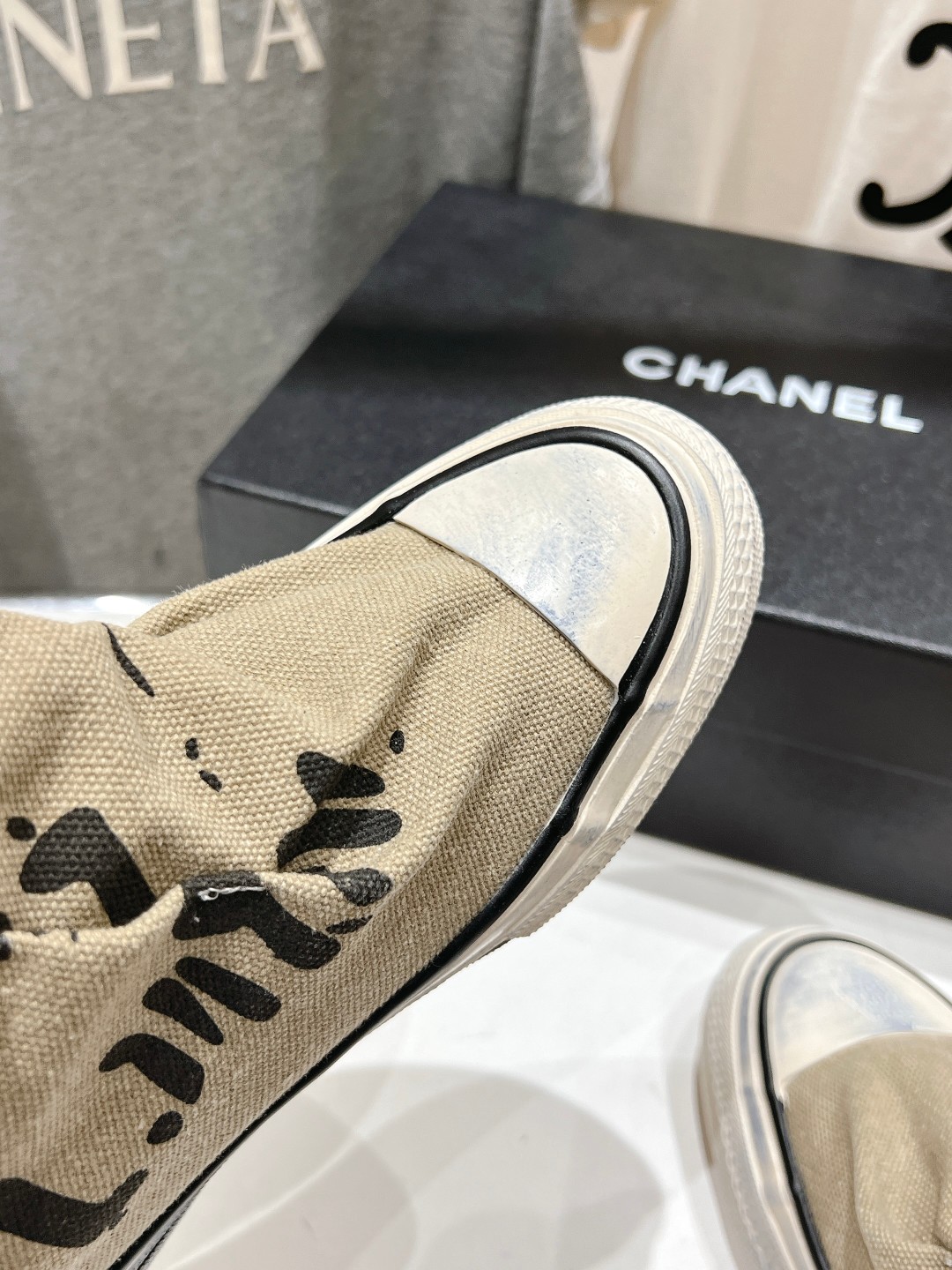 高版本出厂 CHANEL*小香网红爆款中古涂鸦帆布裤管靴太有范儿了复古coco女鞋这款靴的设计灵感来源于