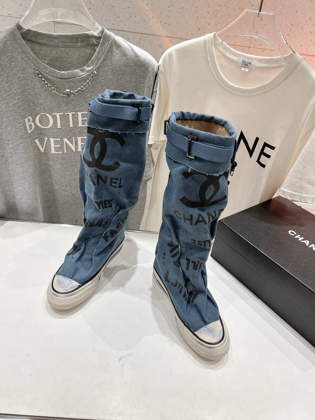 高版本出厂 CHANEL*小香网红爆款中古涂鸦帆布裤管靴太有范儿了复古coco女鞋这款靴的设计灵感来源于