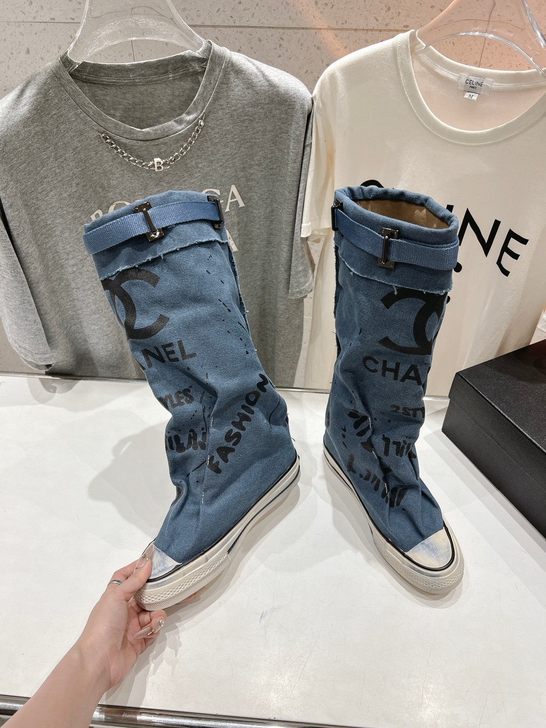 高版本出厂 CHANEL*小香网红爆款中古涂鸦帆布裤管靴太有范儿了复古coco女鞋这款靴的设计灵感来源于
