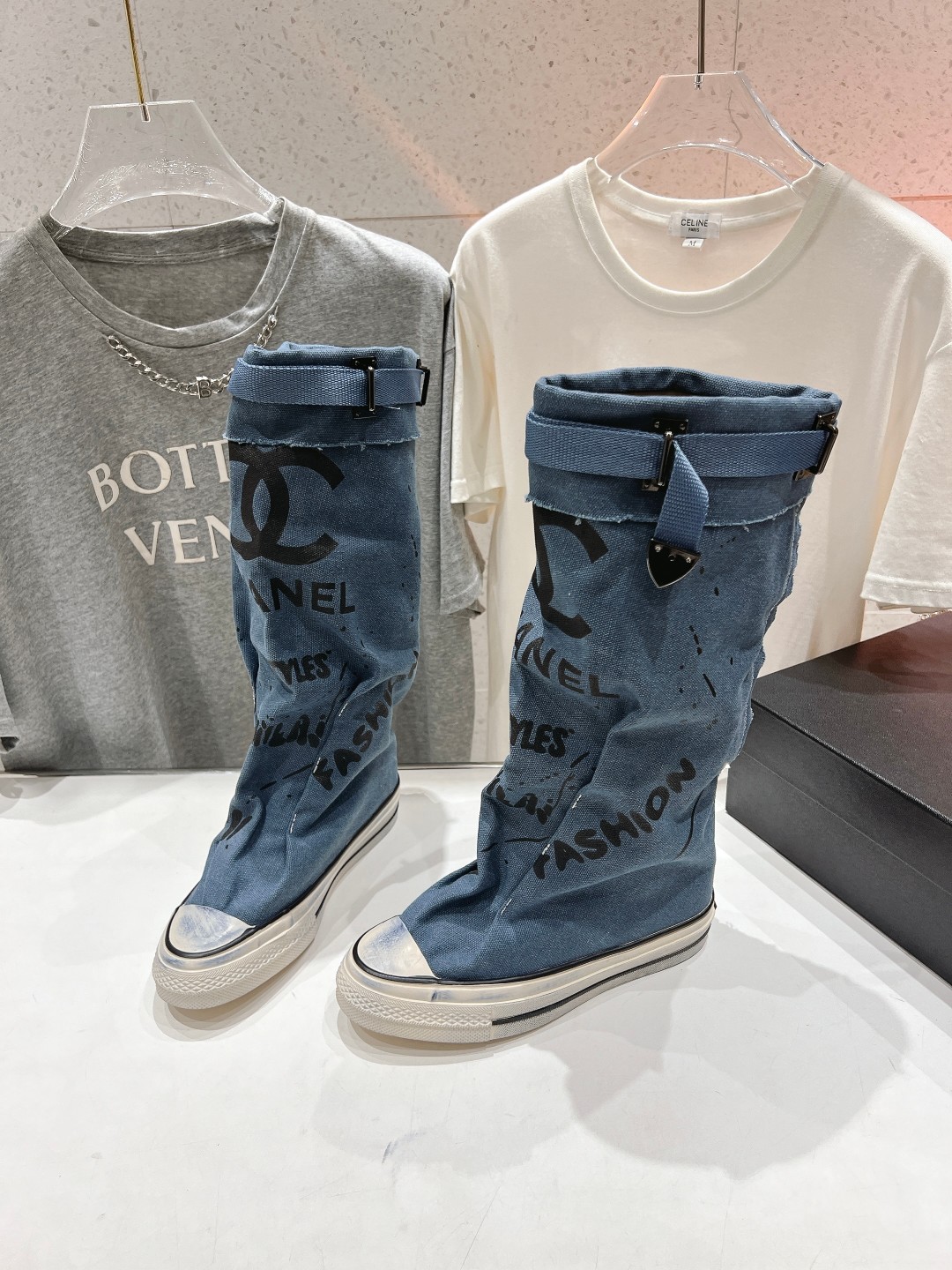 高版本出厂 CHANEL*小香网红爆款中古涂鸦帆布裤管靴太有范儿了复古coco女鞋这款靴的设计灵感来源于