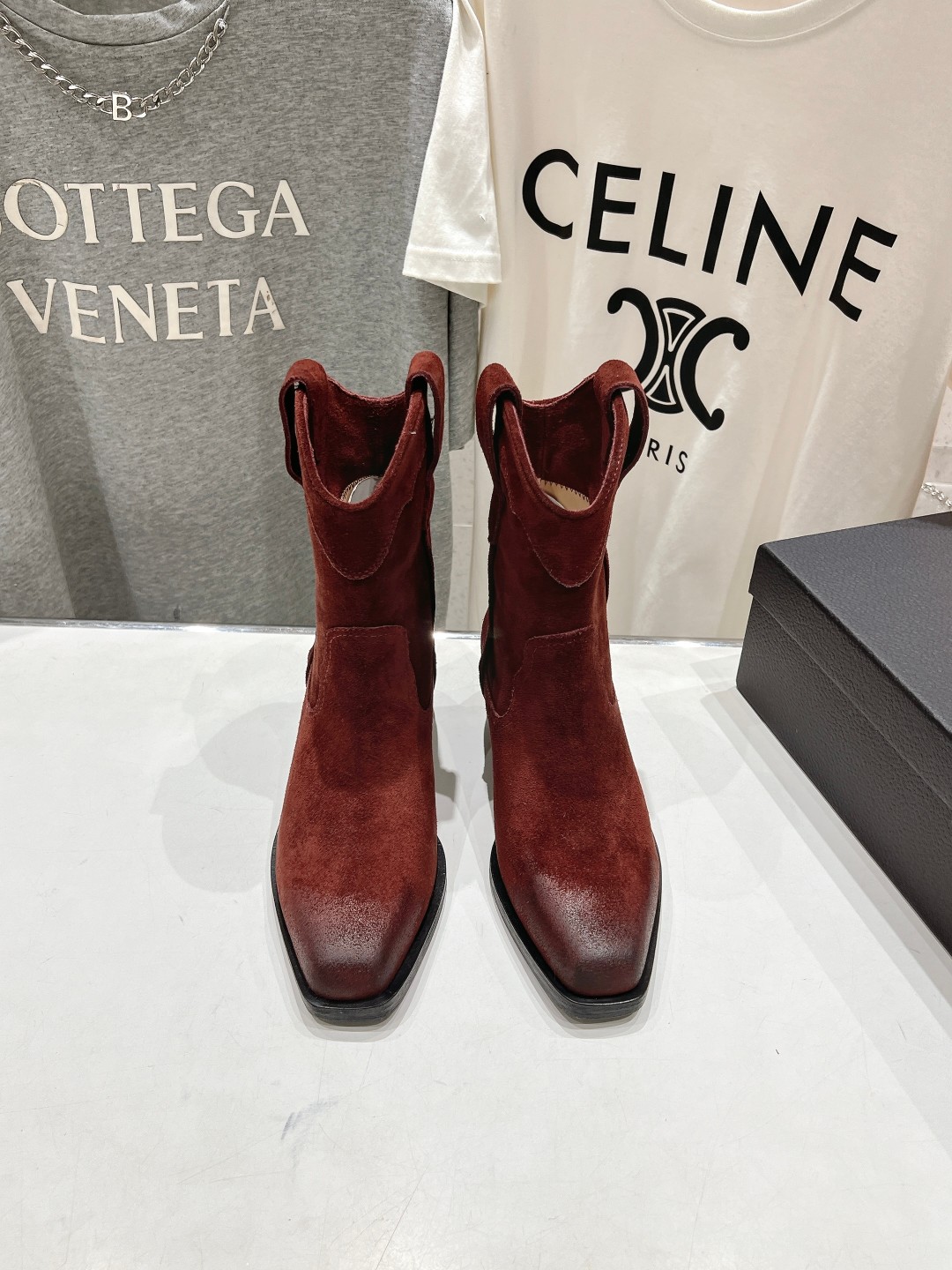 NO:209806,Sell ​​New Year’s goods in a crazy way; all are high-end personalized products; early delivery early; 35/5; 36/3; 37/2; 38/7; 39/3; 40/2. Pay attention to the big discount at the end of the year, and all are not returned or exchanged, special prices,19860909狂甩年货甩；全部是高端自留款；早下早得早得；35/5；36/3；37/2；38/7；39/3；40/2.注意年尾大甩货,全部不退换,特价款,,Children's